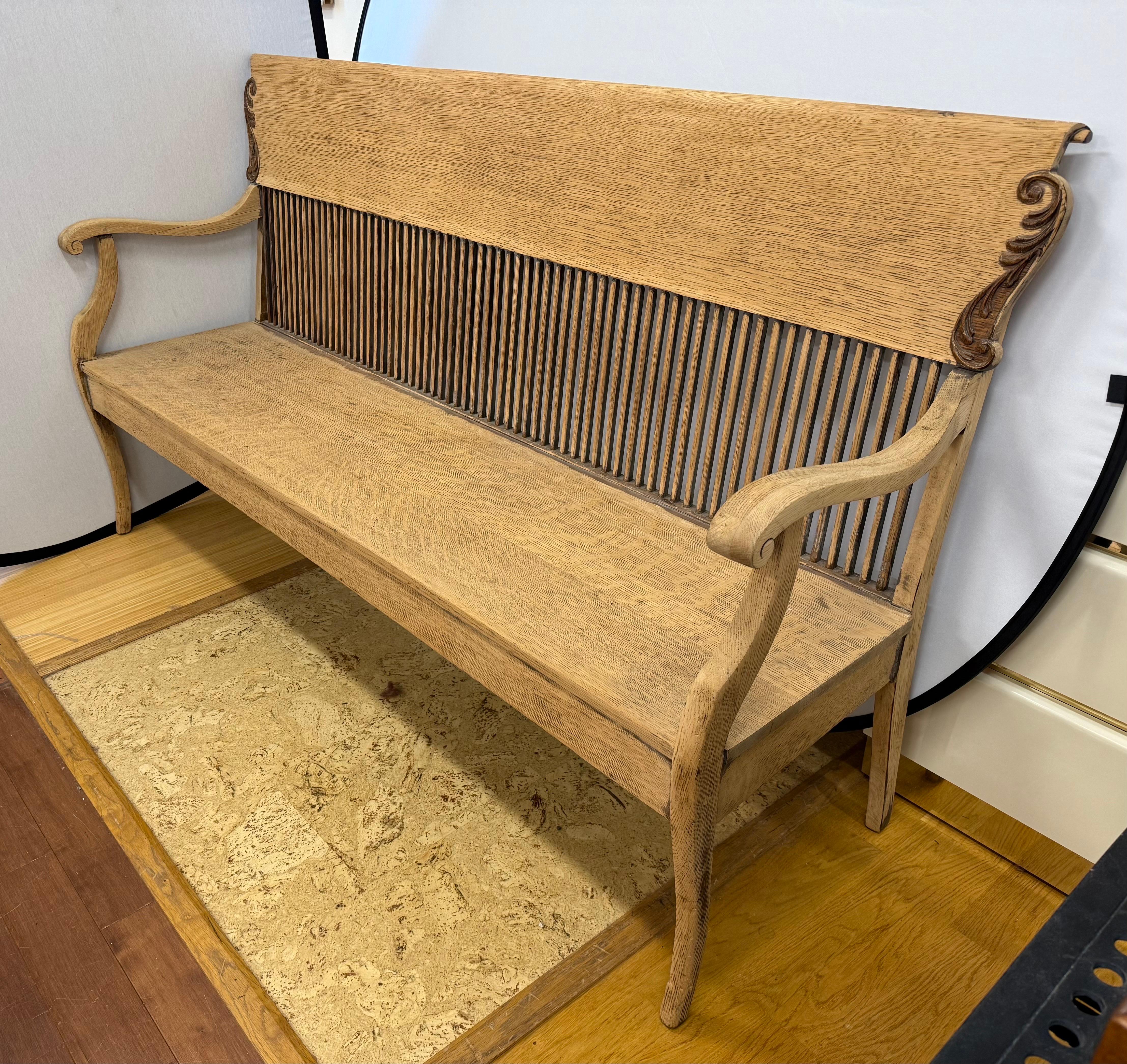 Einzigartige antike Gustavian Spindel zurück schwedischen Bank Settee im Zustand „Gut“ im Angebot in West Hartford, CT
