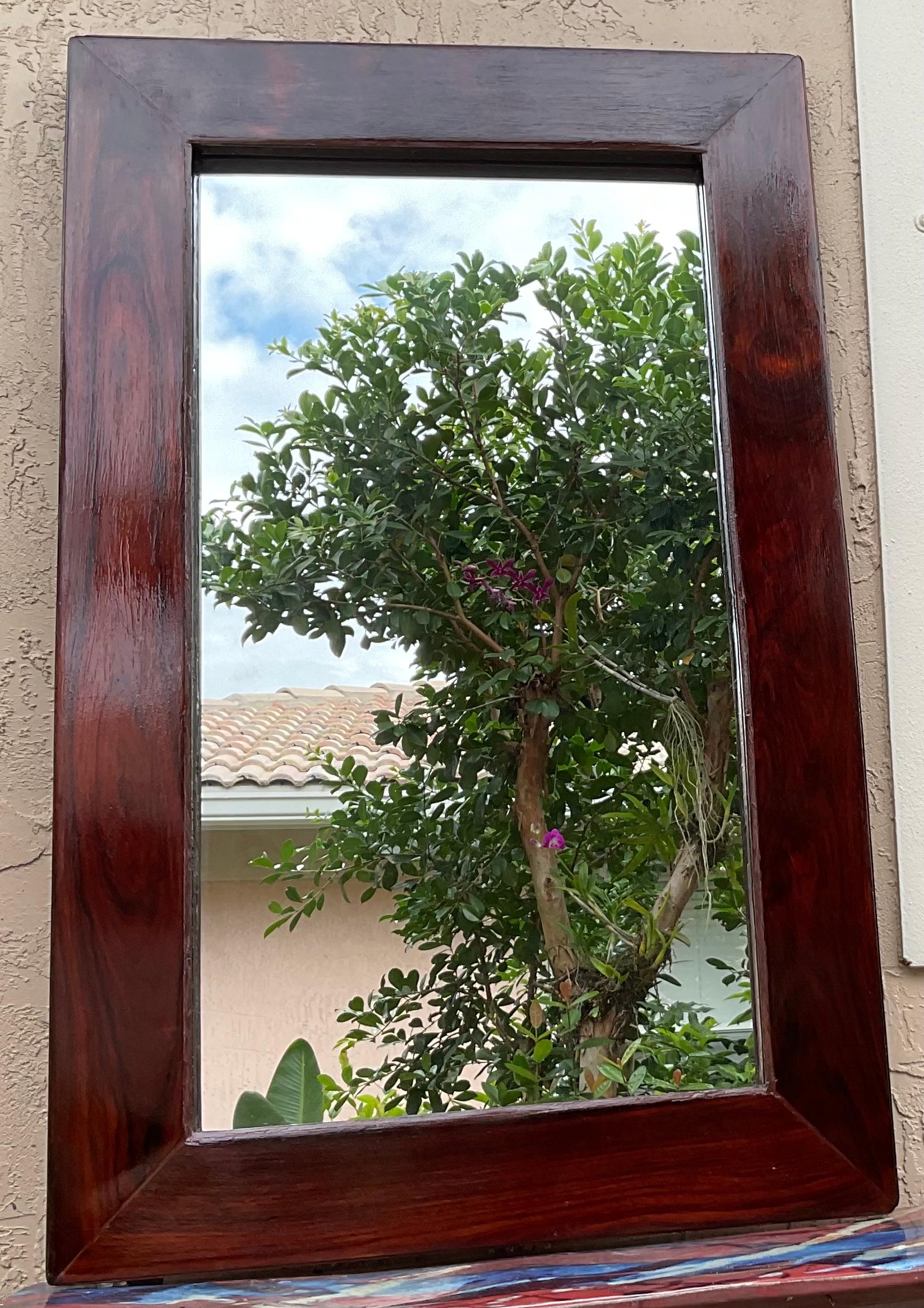 Specchio da parete cinese intagliato a mano e unico nel suo genere In condizioni buone in vendita a Delray Beach, FL