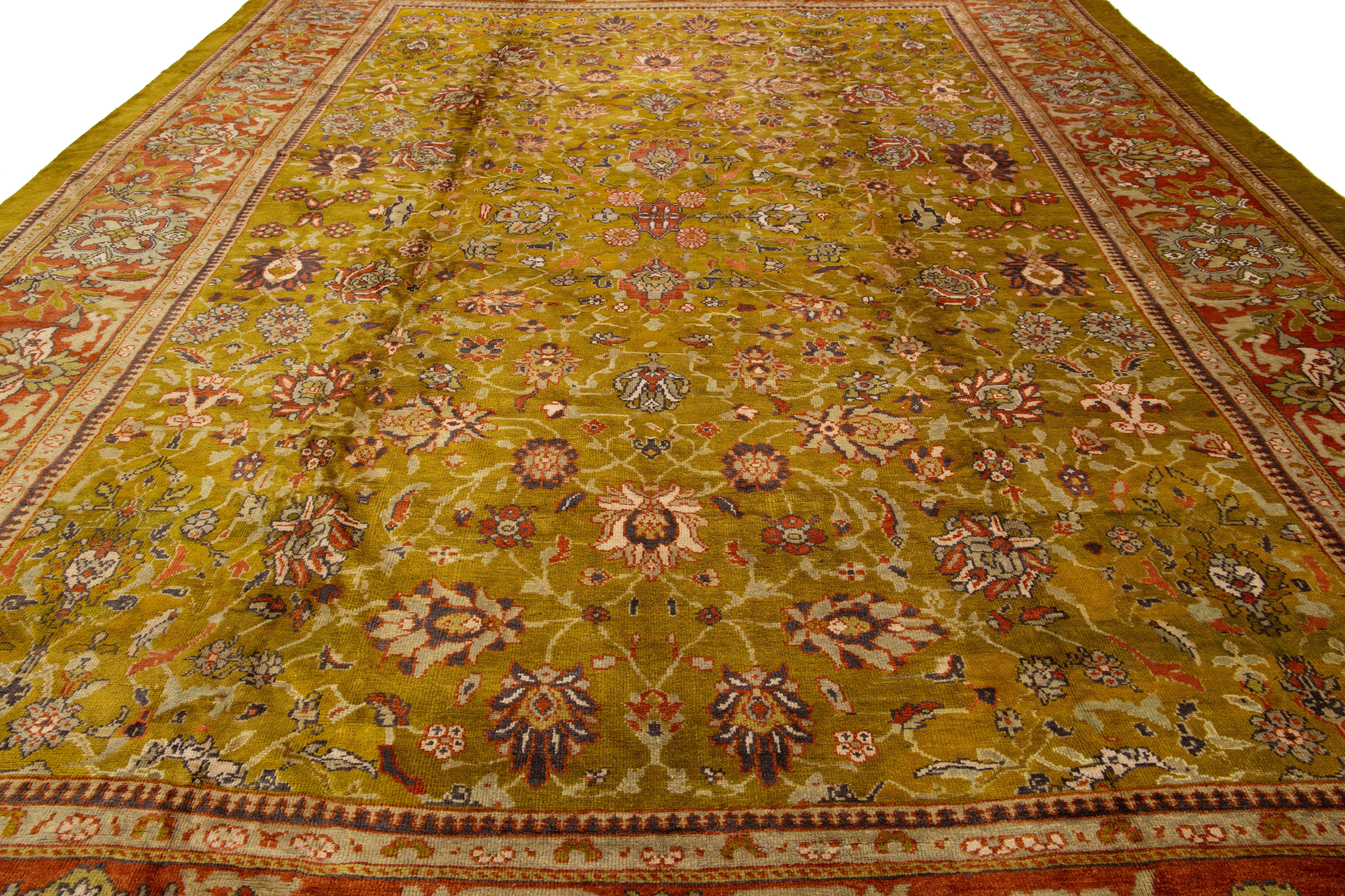 Unico nel suo genere, l'antico Sultanabad Rugs oversize in lana annodato a mano in verde in vendita 1