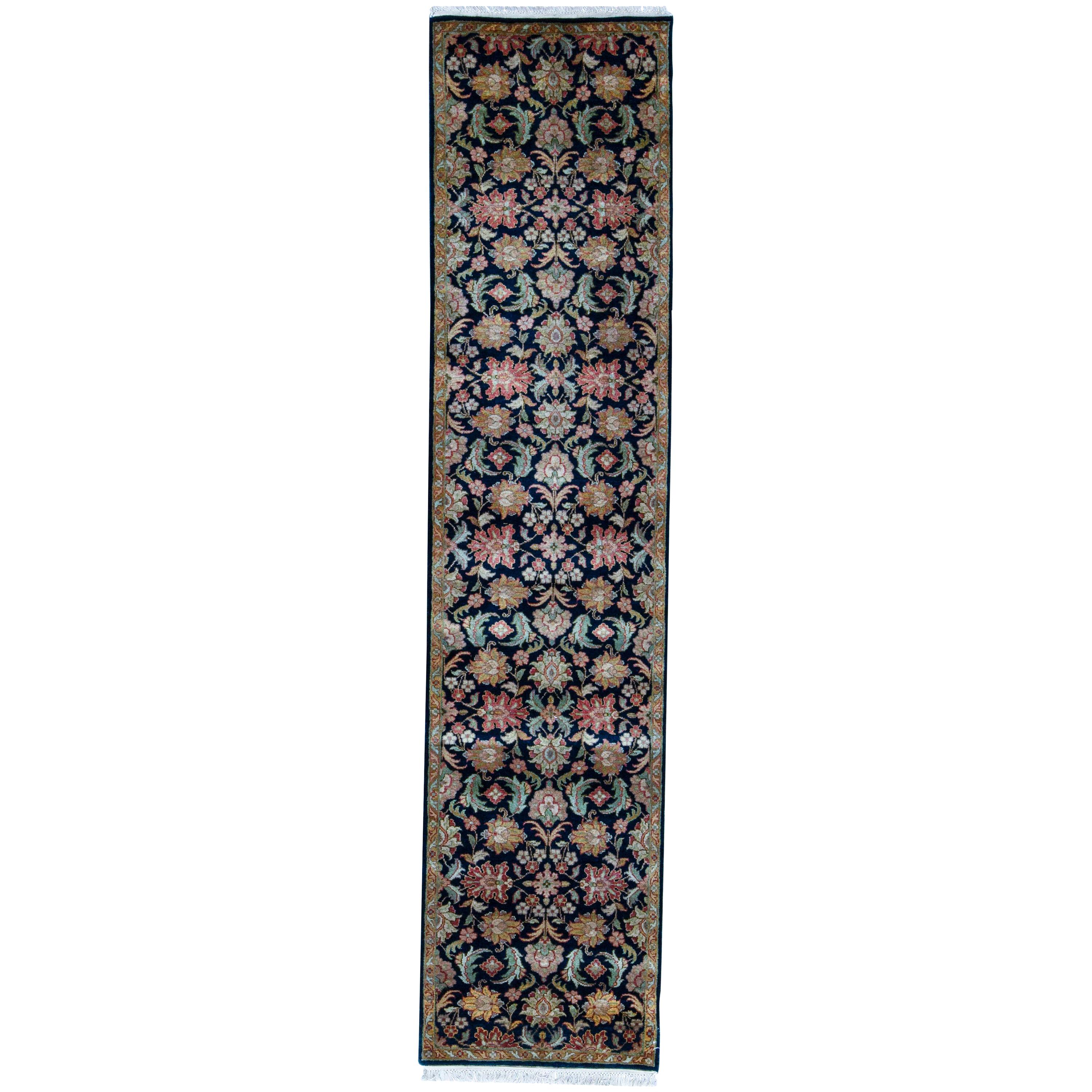 Tapis traditionnel en laine tissé à la main 2'6 x 10'10 en vente