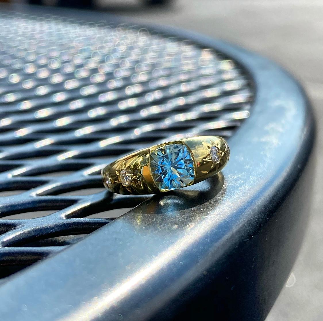 Anillo Único de Aguamarina y Diamante de Oro Amarillo de 18 K en Nuevo estado para la venta en Los Angeles, US