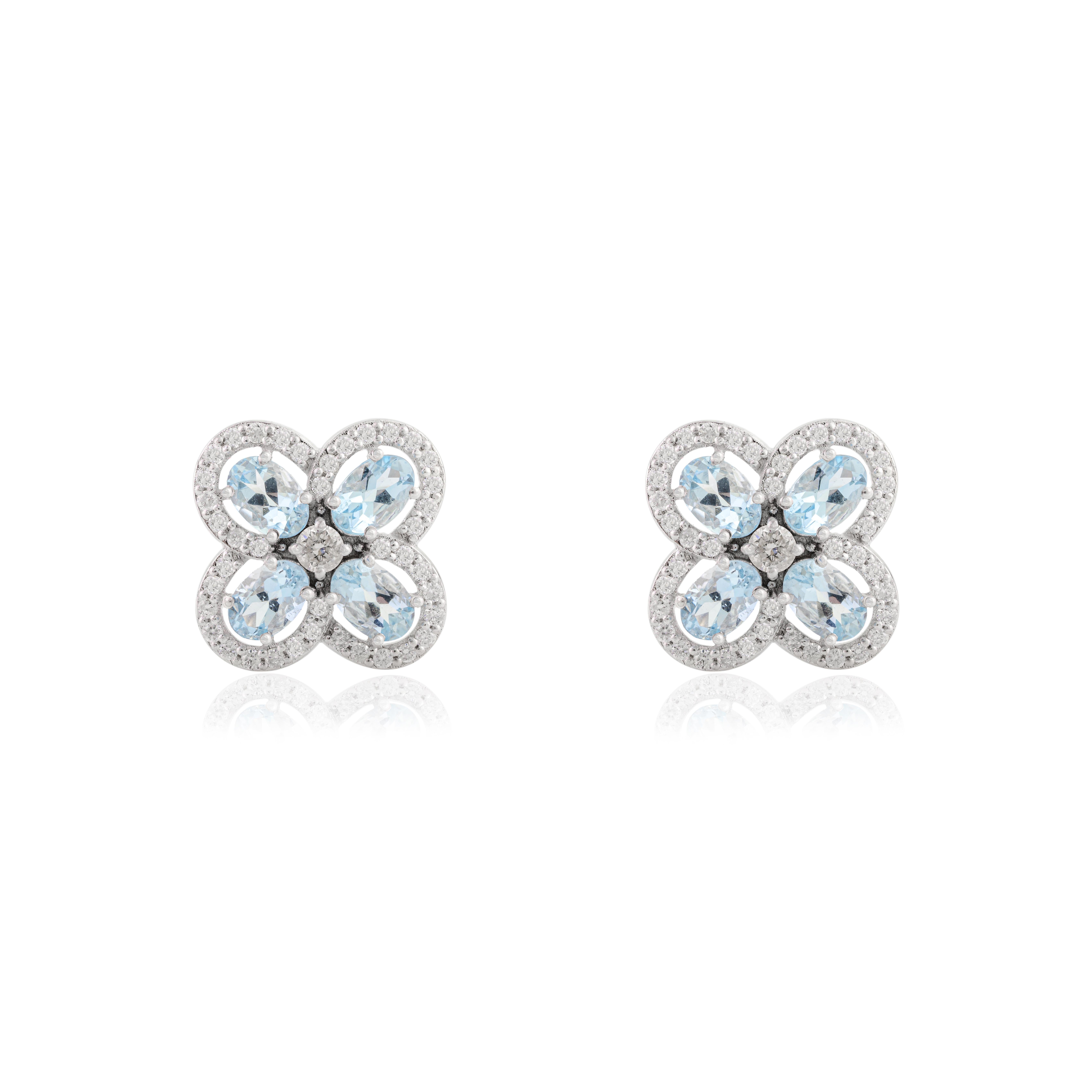 Modernista Orecchini da sposa con perno floreale con diamante e acquamarina, unici nel loro genere, in oro bianco 14k in vendita