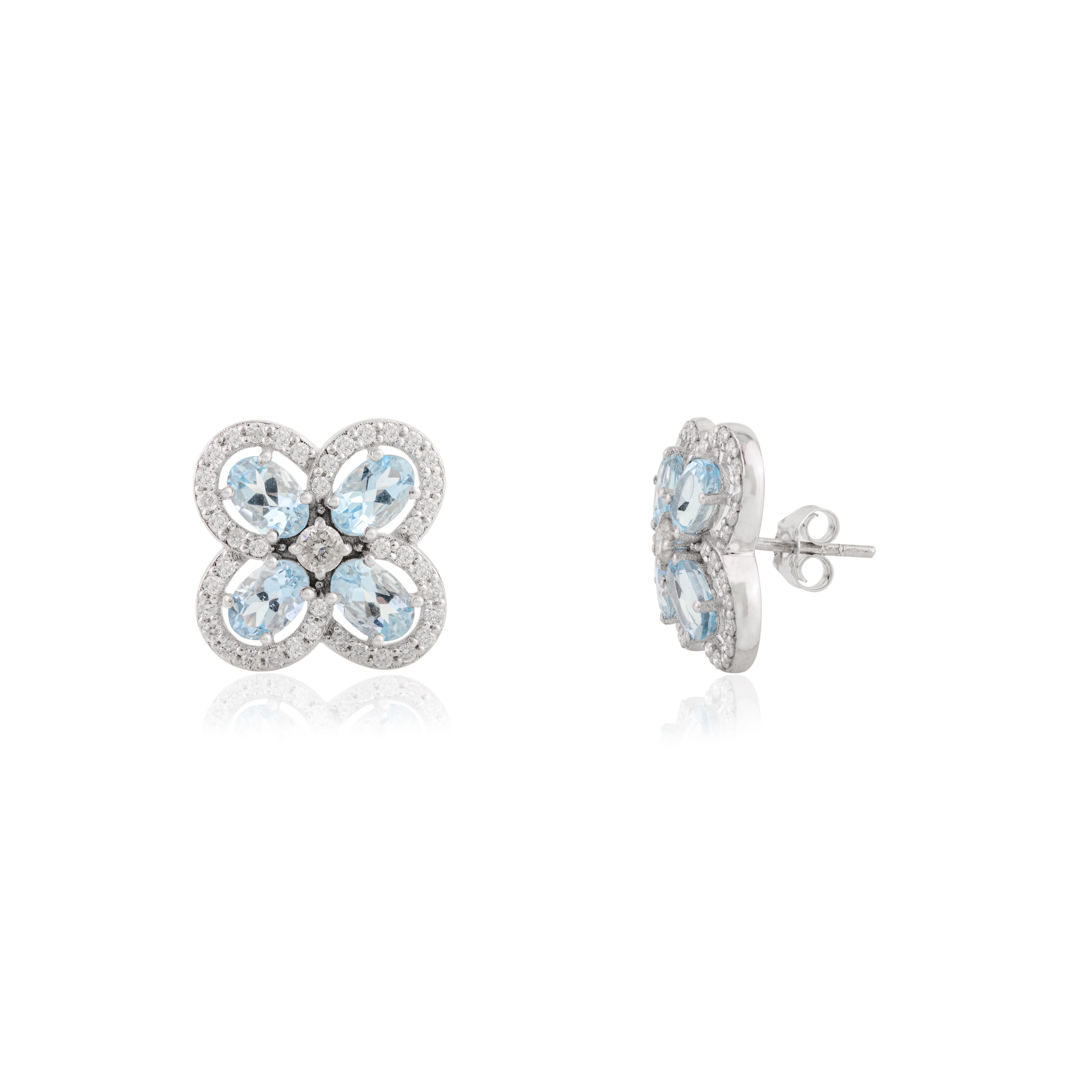 Donna Orecchini da sposa con perno floreale con diamante e acquamarina, unici nel loro genere, in oro bianco 14k in vendita