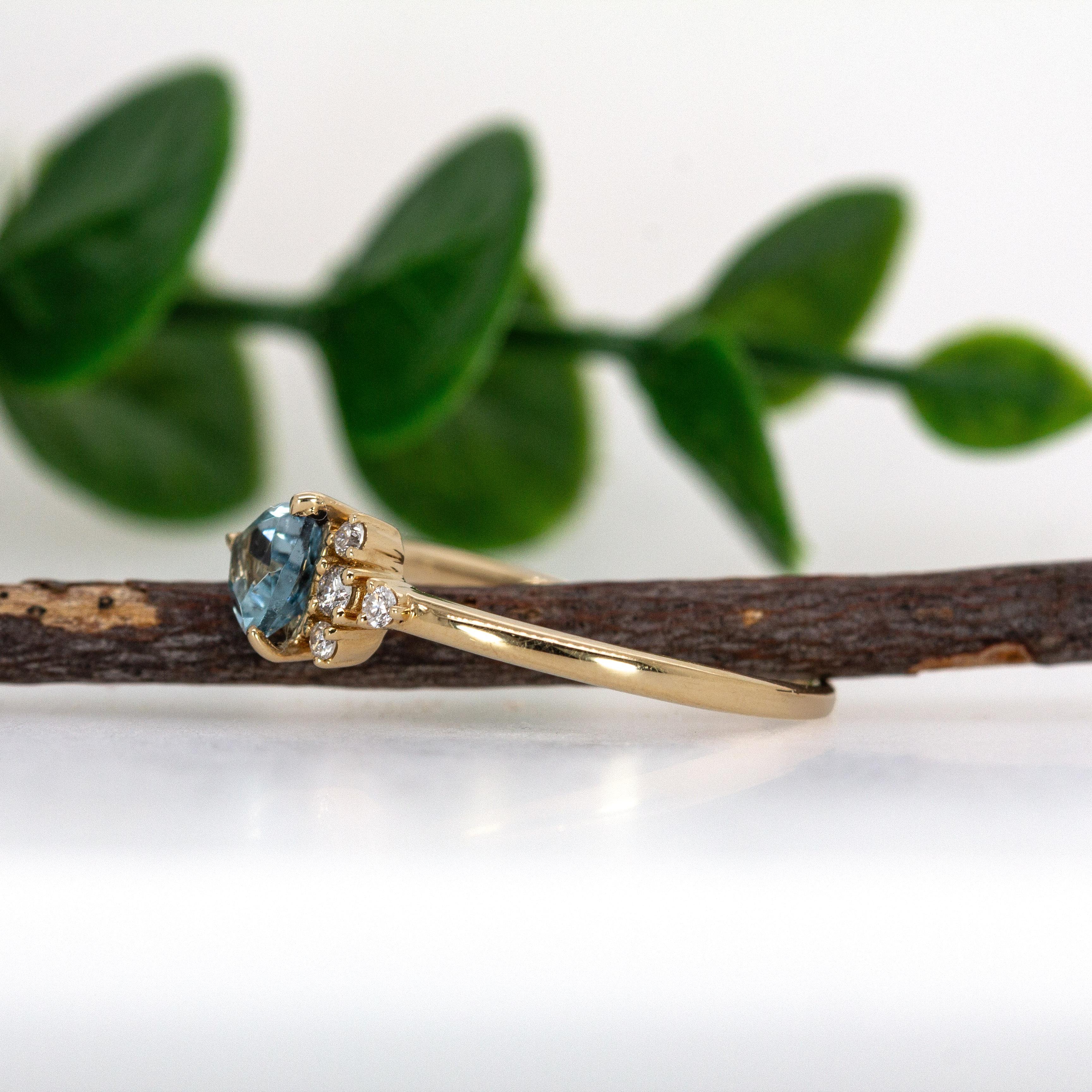 One-of-a-kind Aquamarine Ring w Natural Diamond Accents in Solid 14K Gold TR 5mm im Zustand „Neu“ im Angebot in Columbus, OH