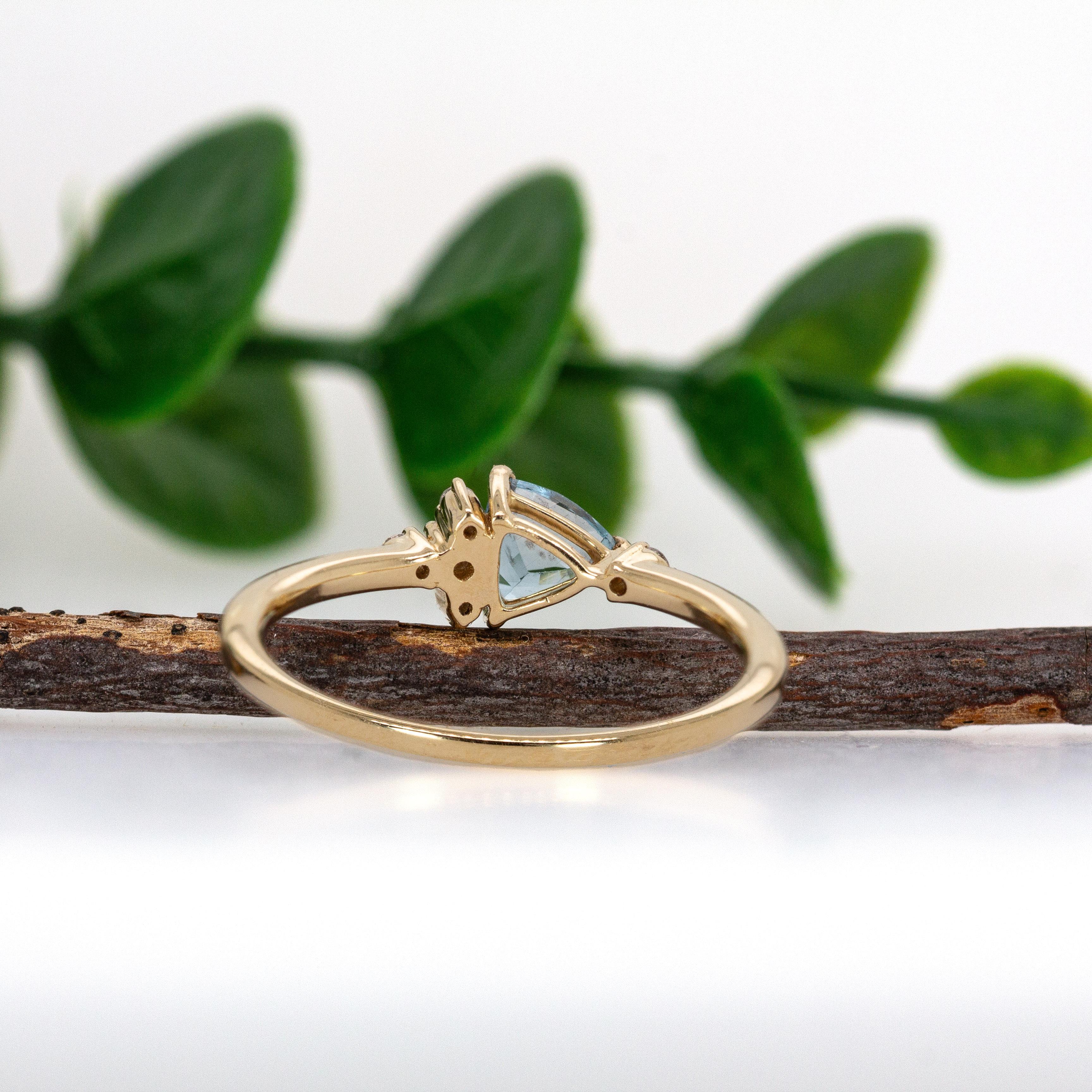 One-of-a-kind Aquamarine Ring w Natural Diamond Accents in Solid 14K Gold TR 5mm Damen im Angebot