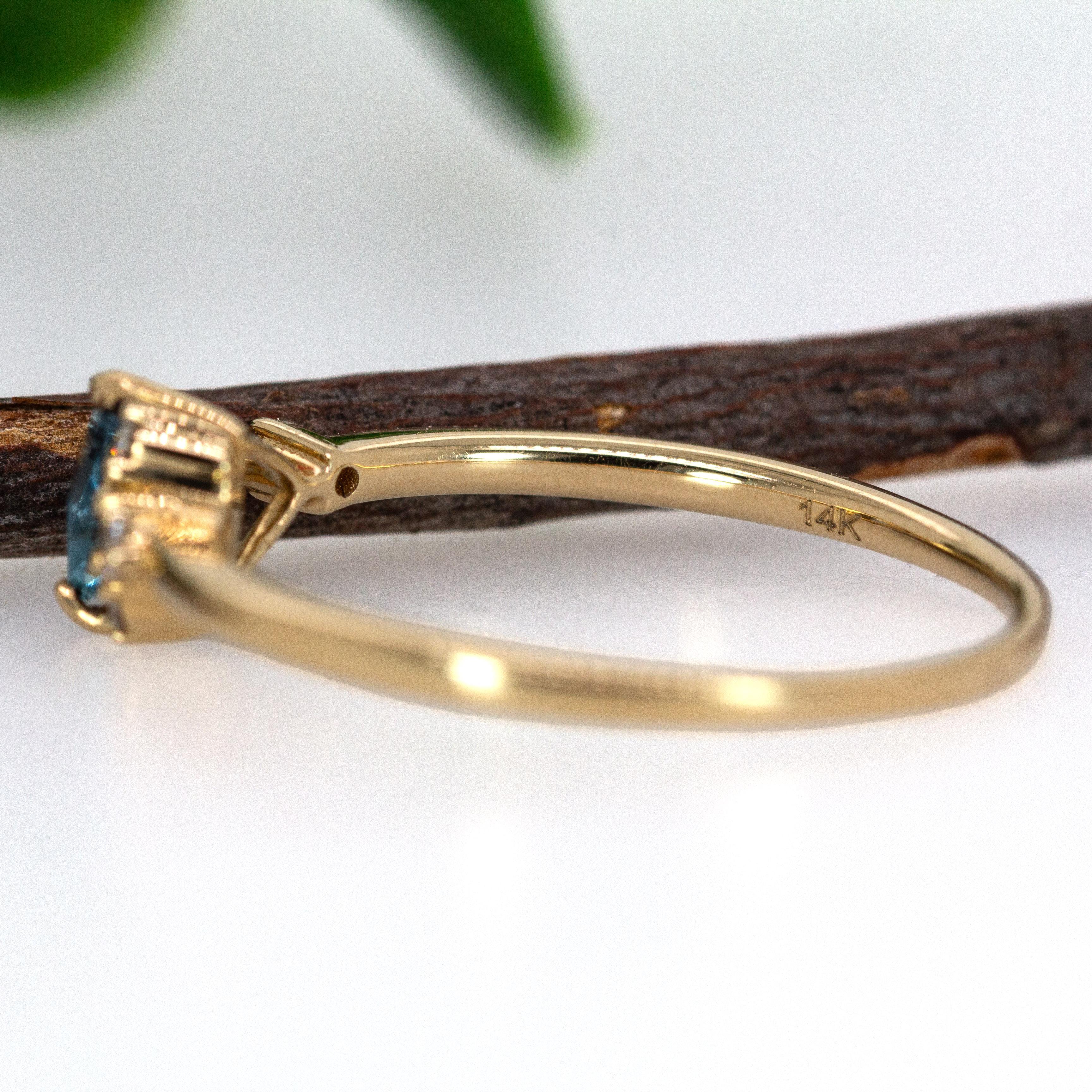 One-of-a-kind Aquamarine Ring w Natural Diamond Accents in Solid 14K Gold TR 5mm im Angebot 1