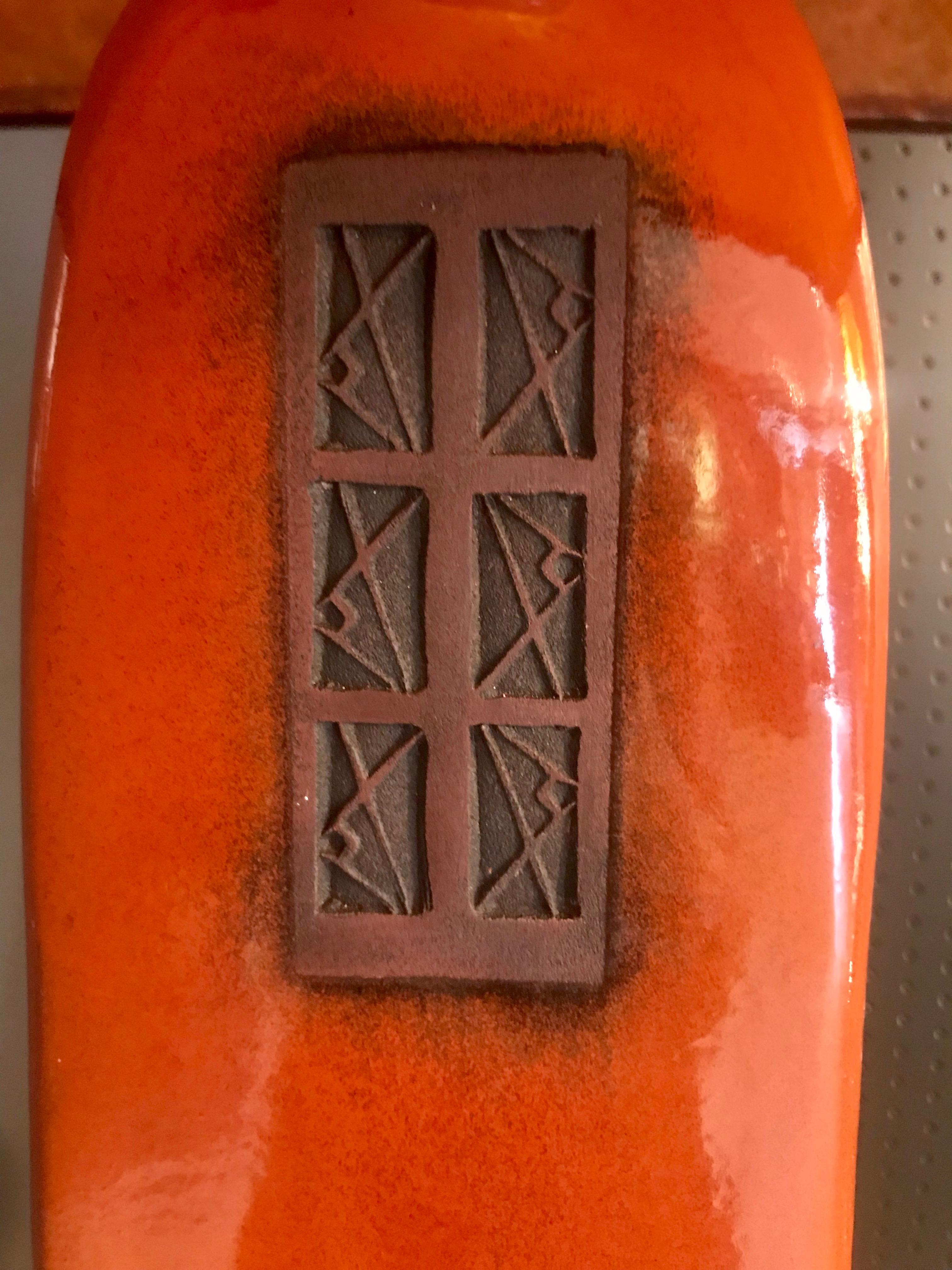Arts and Crafts Lampe de table en céramique rousse avec abat-jour en mica, unique en son genre et fabriquée par un artisan en vente