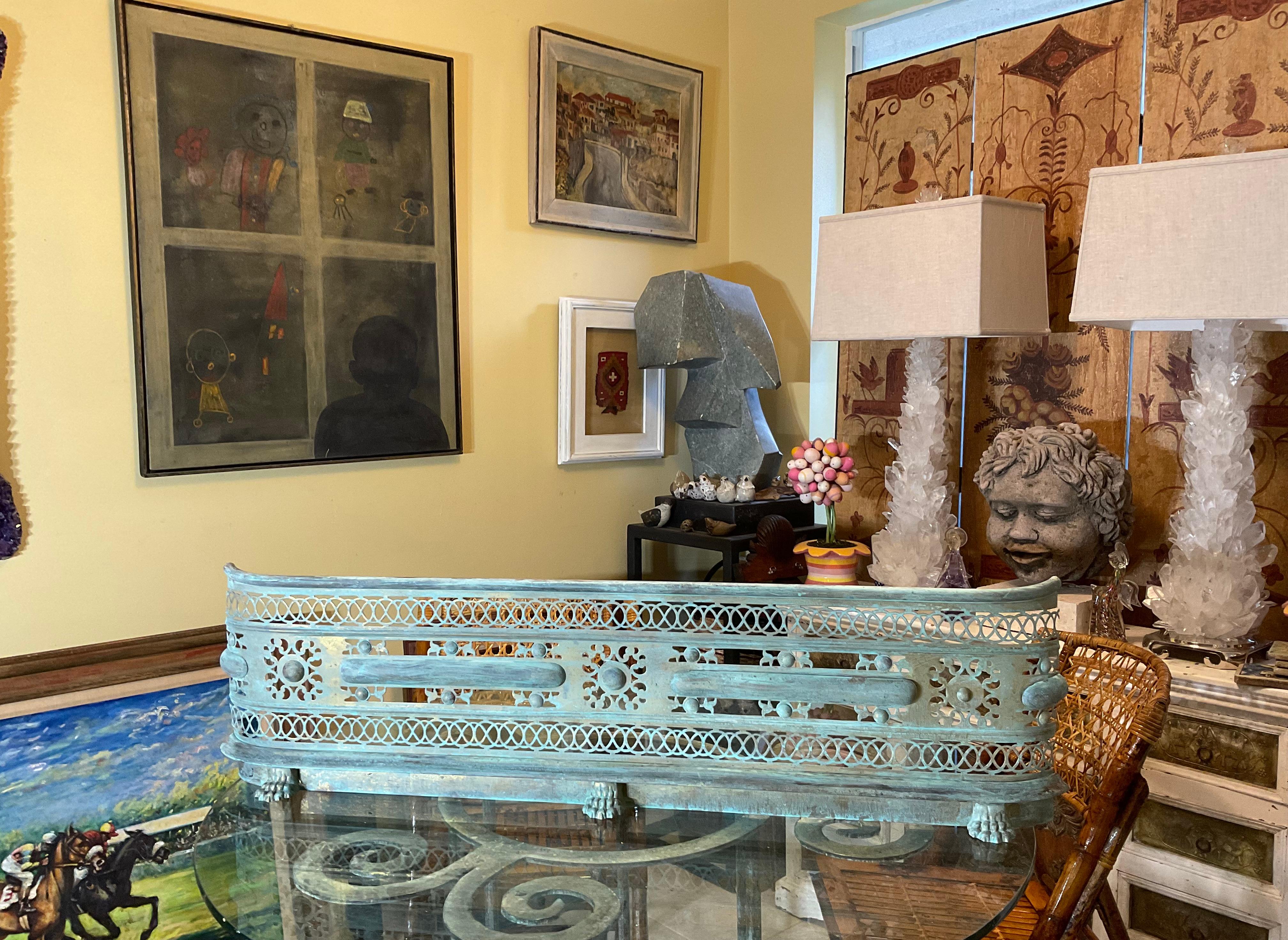 Escultura de pared de latón única en su género - Arte neoclásico antiguo para envolver chimeneas en venta 9