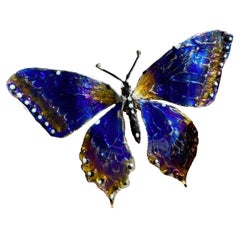 One of A Kind Butterfly Hand Painted Blue Wings Enamel Brooch (Broche papillon peint à la main avec des ailes bleues en émail)