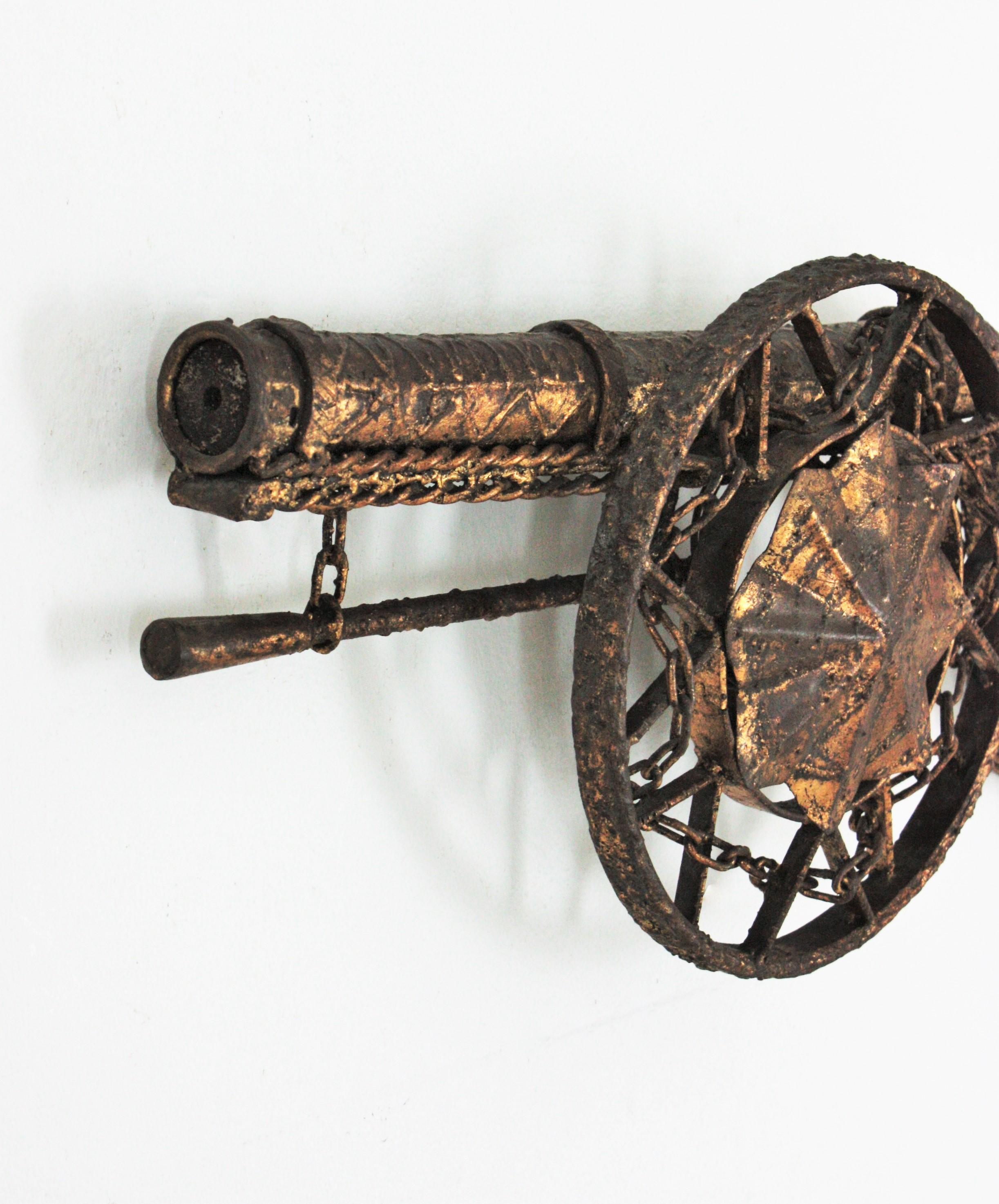 Spanish Revival Cannon Shape Wall Light, Gilt Wrought Iron In Good Condition For Sale In Barcelona, ES