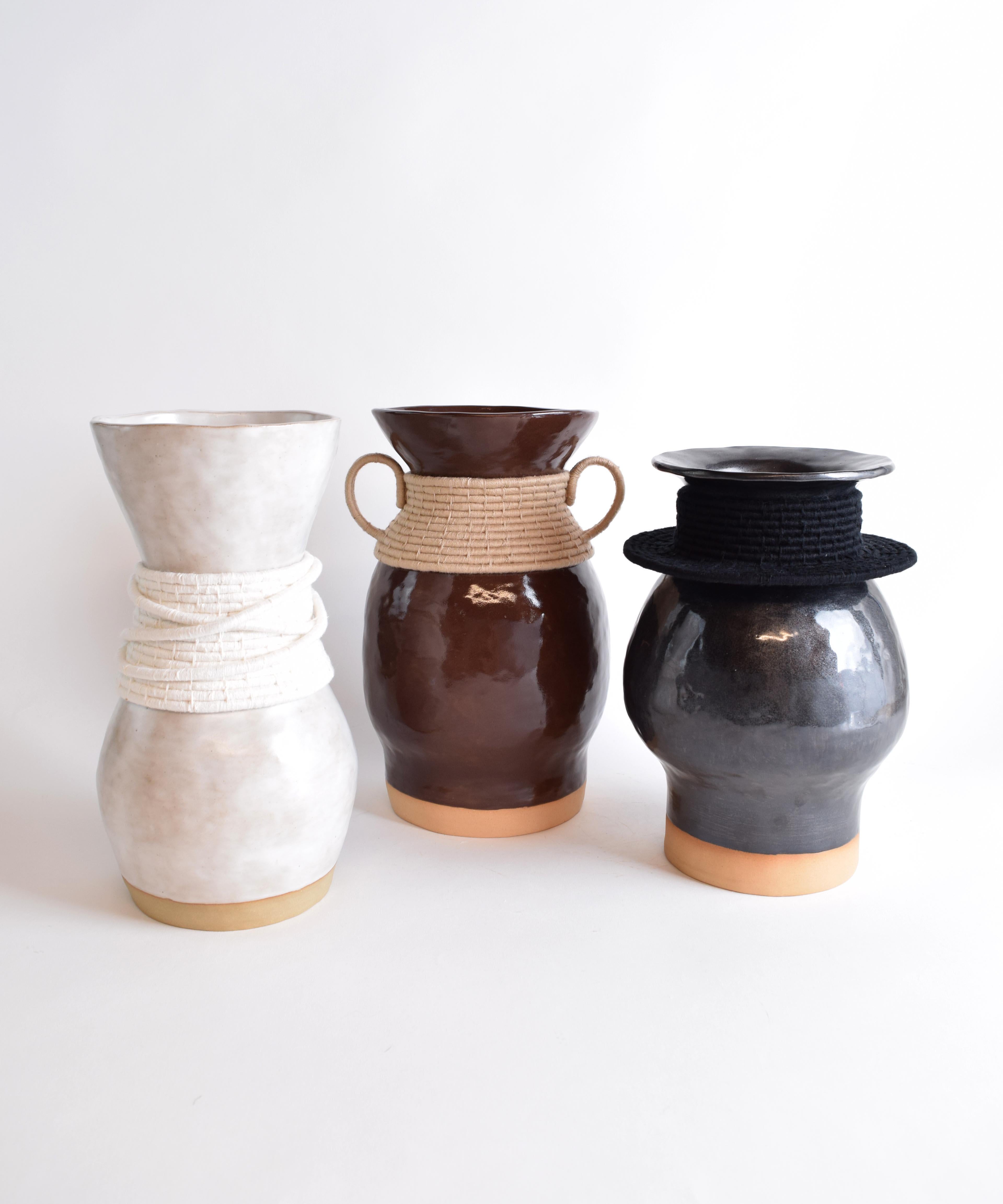 Vase unique en son genre en céramique et fibres n° 809  - glaçure blanche avec coton blanc tissé Neuf - En vente à Proctorsville, VT