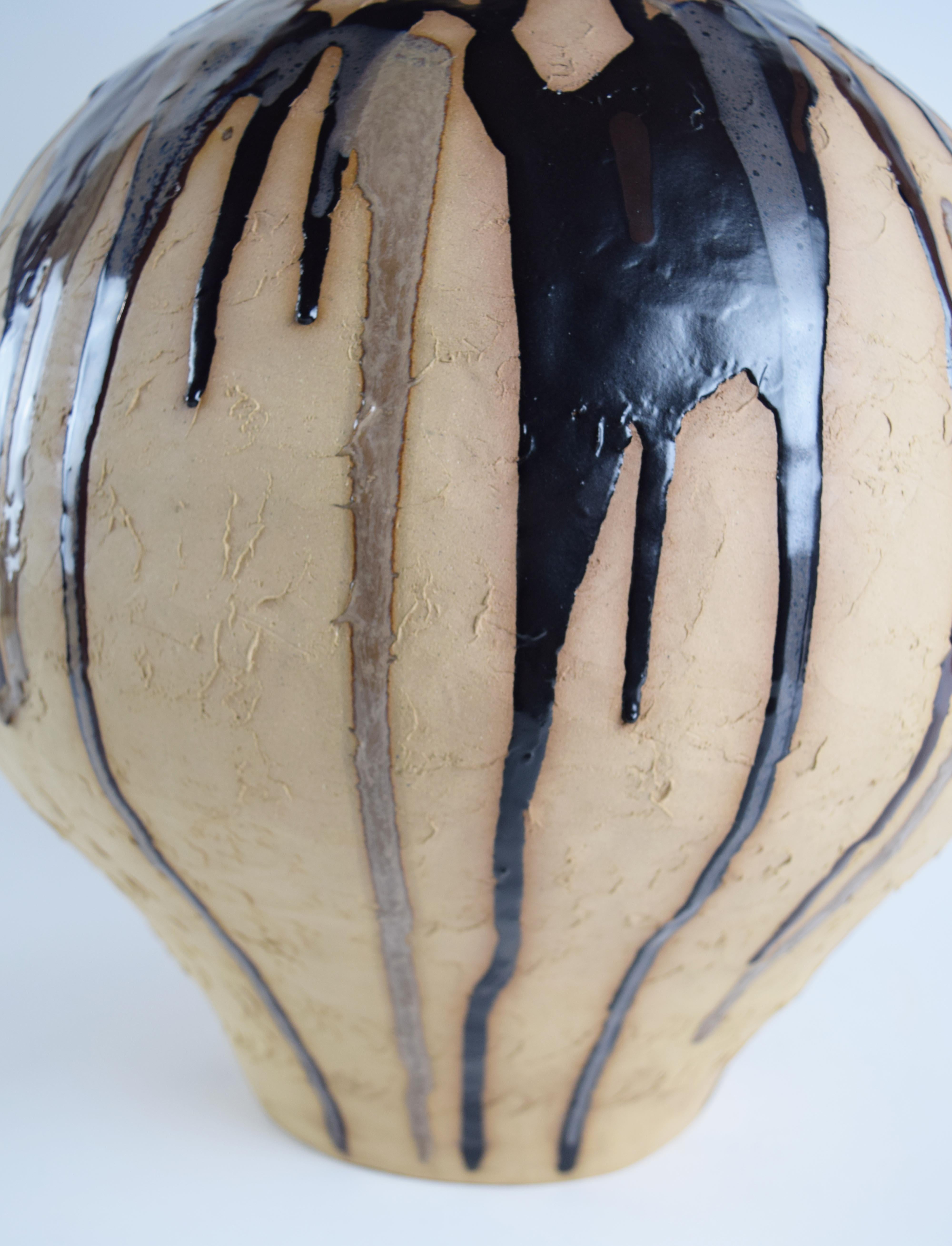Fatto a mano Vaso unico in ceramica e fibra #838, smalto multitonale, cotone marrone intrecciato in vendita