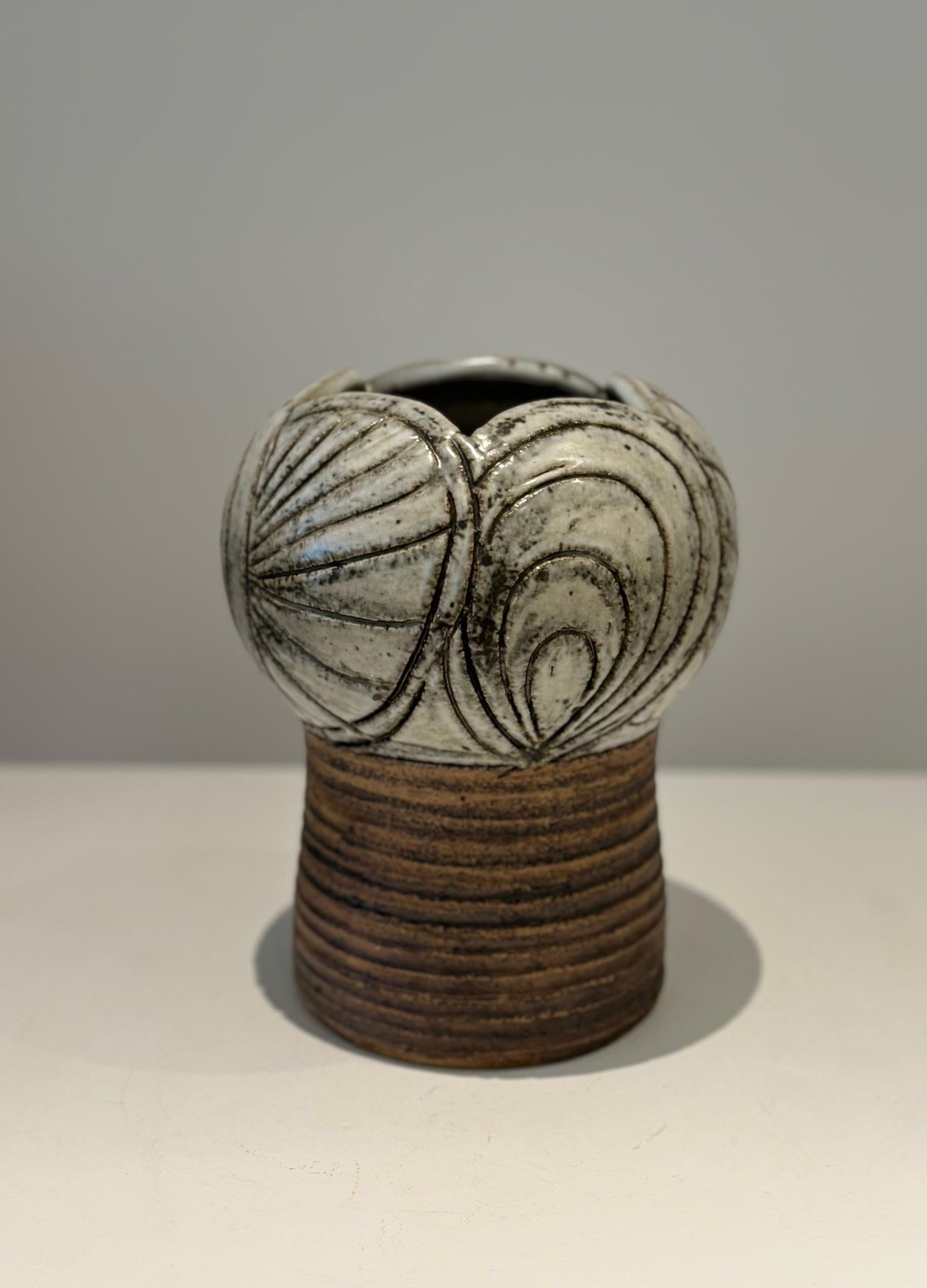 Scandinavian Midcentury Ceramic vase by Lisa Larson (1931-2024)
Signed on back Lisa L and with the gustavsberg hand mark, Sweden 1960s
One of a kind floral decor ,  Nice condition
Height : 18 cm Diameter 13 cm
