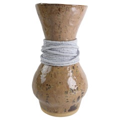 Vaso unico in ceramica e fibra intrecciata #835 smalto grigio e cotone lavanda pallido