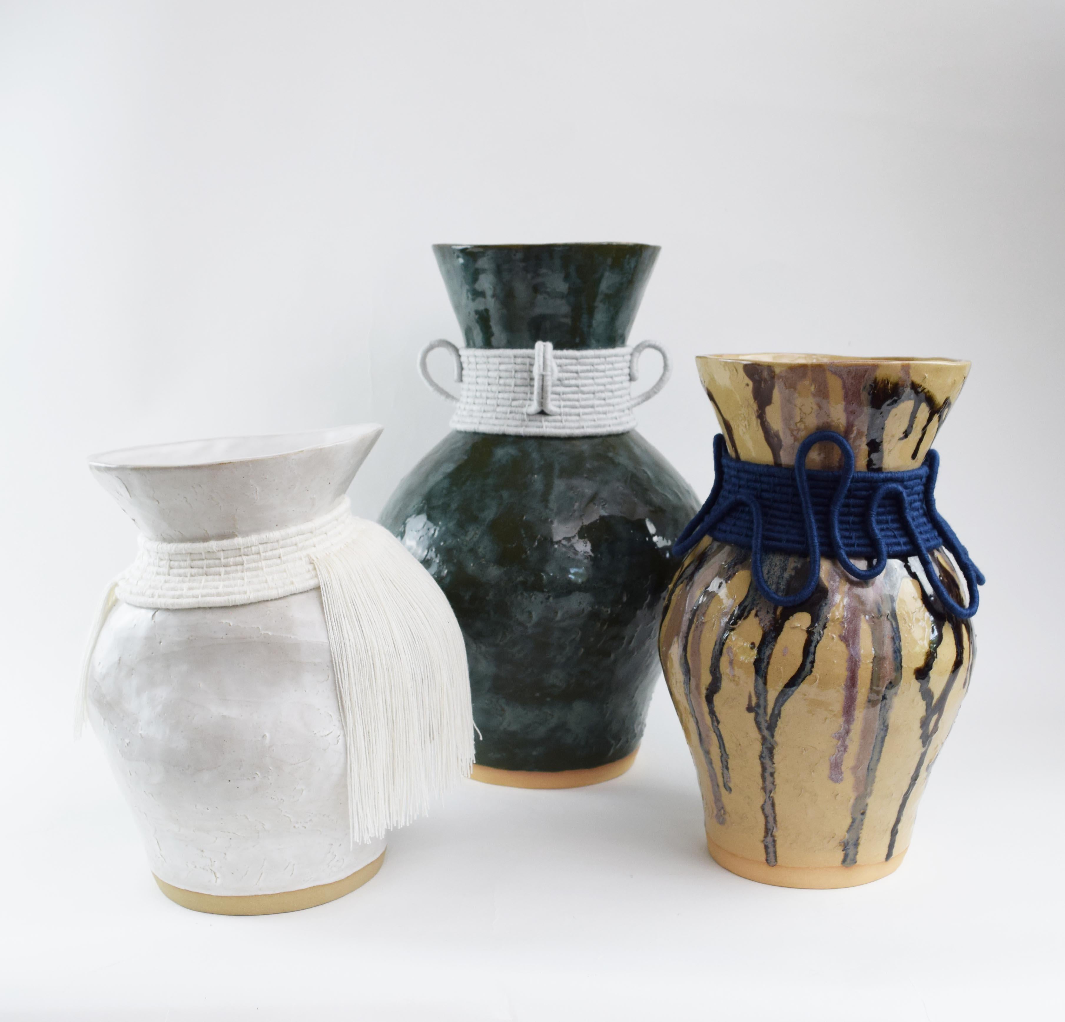 Vaso in ceramica e fibra intrecciata unico nel suo genere #843 - Smalto a goccia e cotone blu navy In condizioni Nuovo in vendita a Proctorsville, VT
