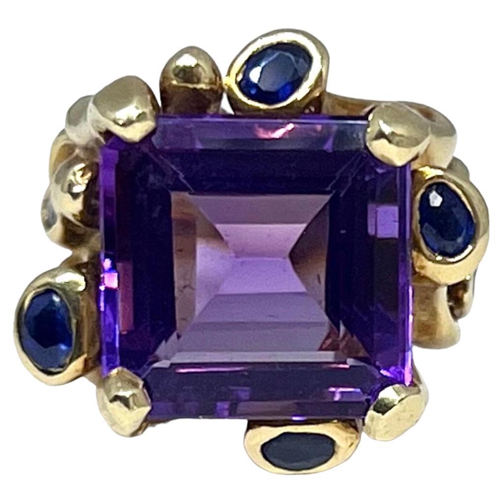 One of a Kind Cocktail Ring with Amethyst and Sapphires in 18 Karat Yellow Gold For Sale