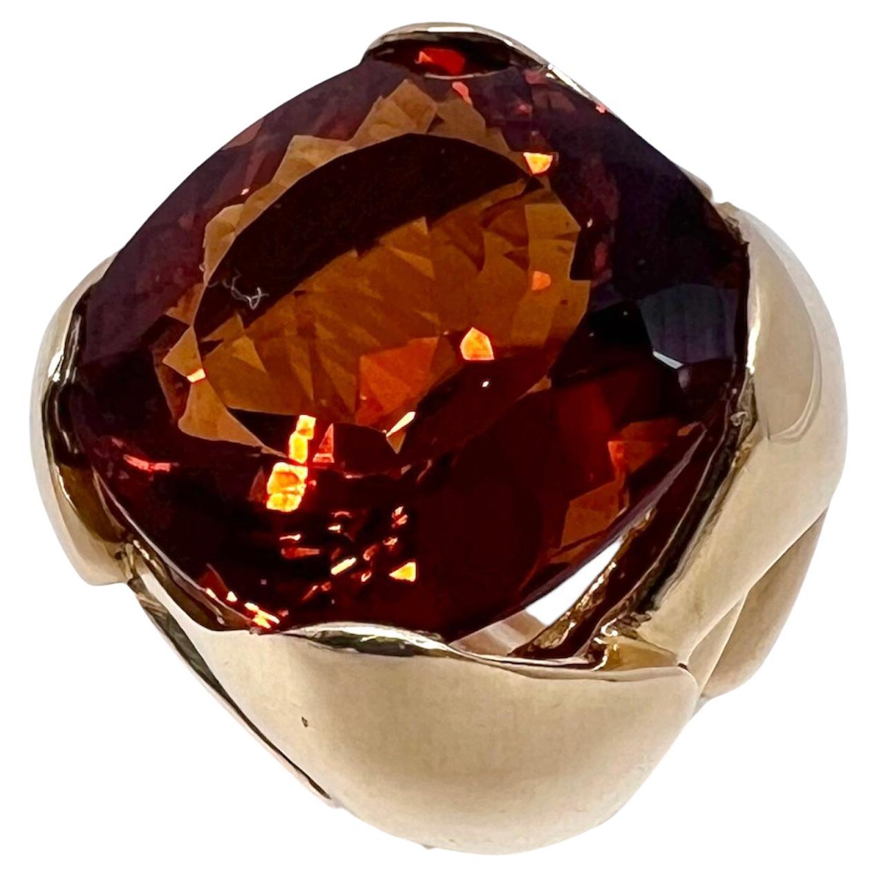 Einzigartiger Cocktailring aus 18 Karat Gelbgold mit wunderschönem Citrin im Angebot