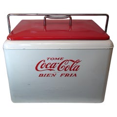 Einzigartige coole Coca-Cola-Kühlbox aus den 1950er Jahren in den Farben Weiß und Rot.