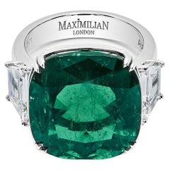 Einzigartiger Smaragdring mit Kissenschliff und Diamanten