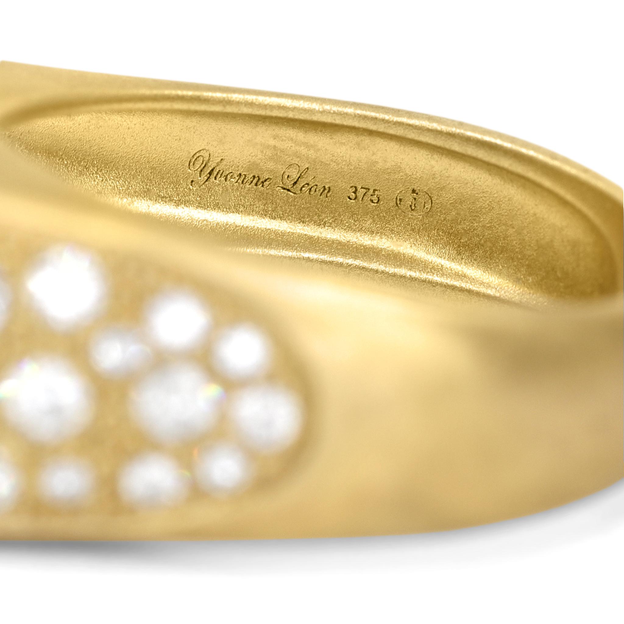 Bague parisienne unique en or jaune satiné bordée de diamants, Yvonne Leon 2023 en vente 1