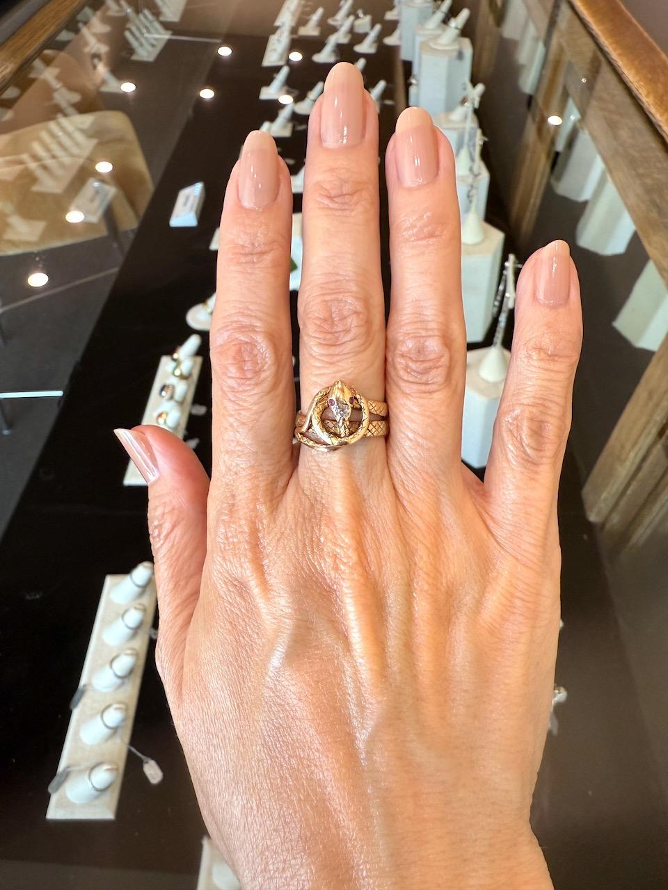 Taille vieille mine Bague serpent unique en son genre en or 14KT, diamant et rubis, ancienne et victorienne en vente