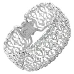 Bangle di diamanti "Lace" di Dilys' unico nel suo genere, 522 diamanti, 6,57 carati