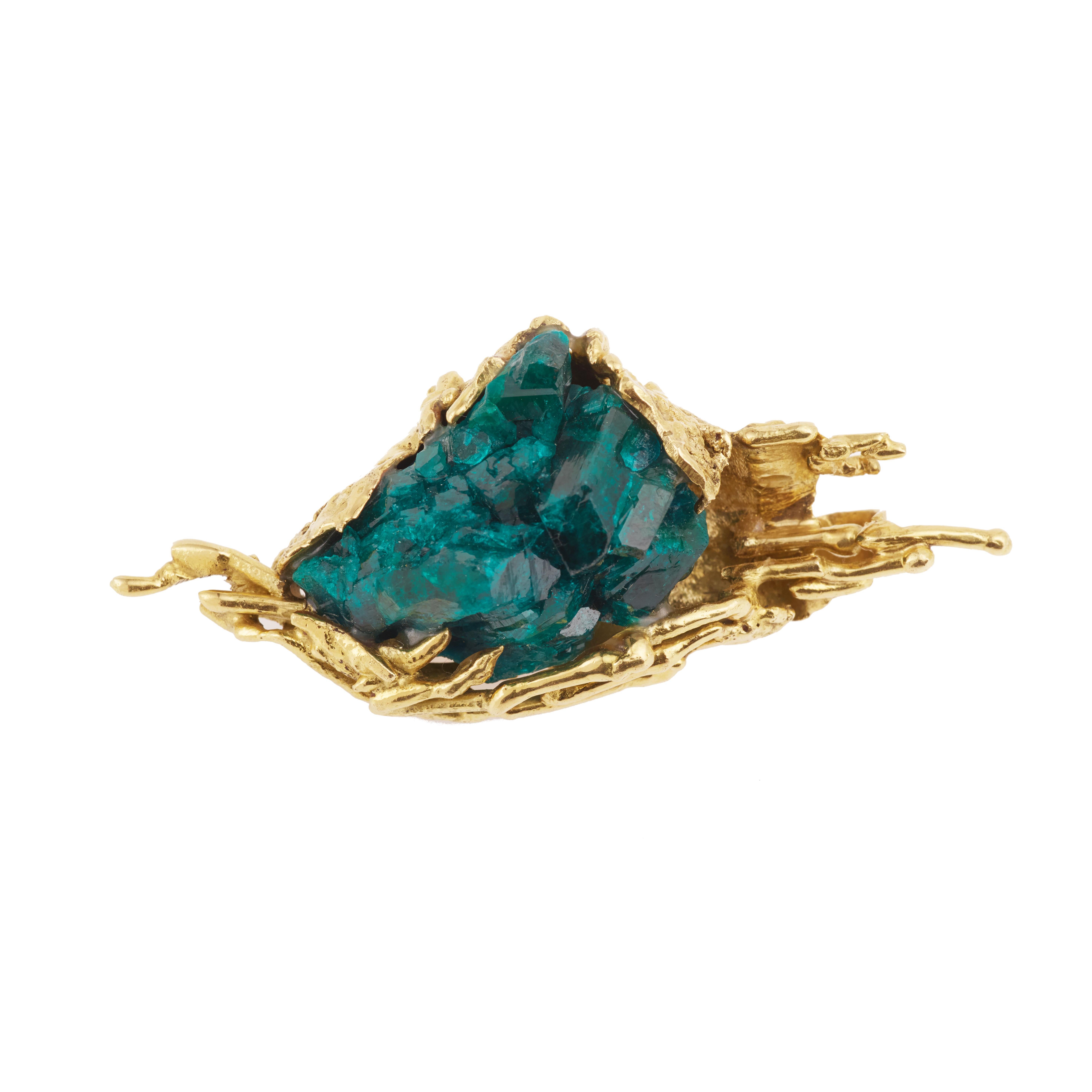 Amazing one of a kind Brooch that can be transformed into a pendant in granite gold, presenting raw dioptase crystals.

Brooch's weight : 33.7 g.

Brooch's dimension : 6.3 x 2.72 x 2 cm ( 2.36 x 0.79 x 0.79 inches)

18 karat yellow gold