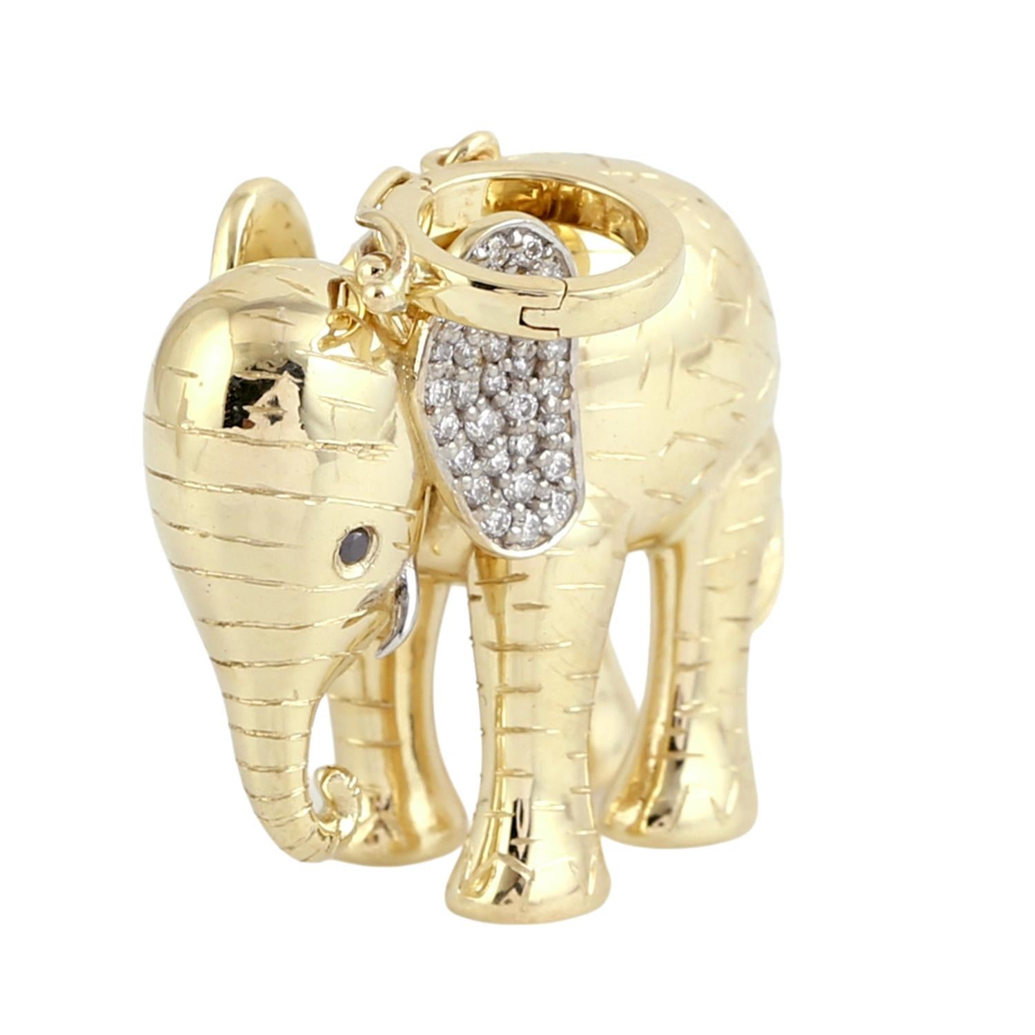 Art déco Pendentif éléphant unique en son genre en or jaune 14 carats serti de diamants pavés en vente