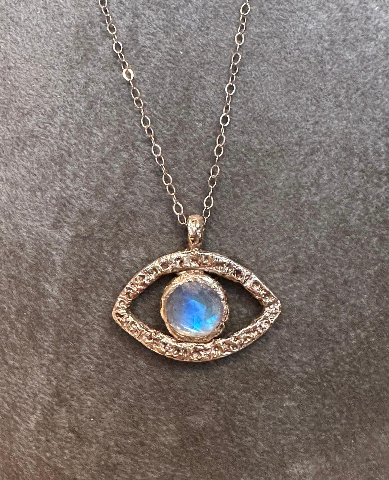 Round Cut Eye Rainbow Moonstone Pendant in Gold in stock For Sale