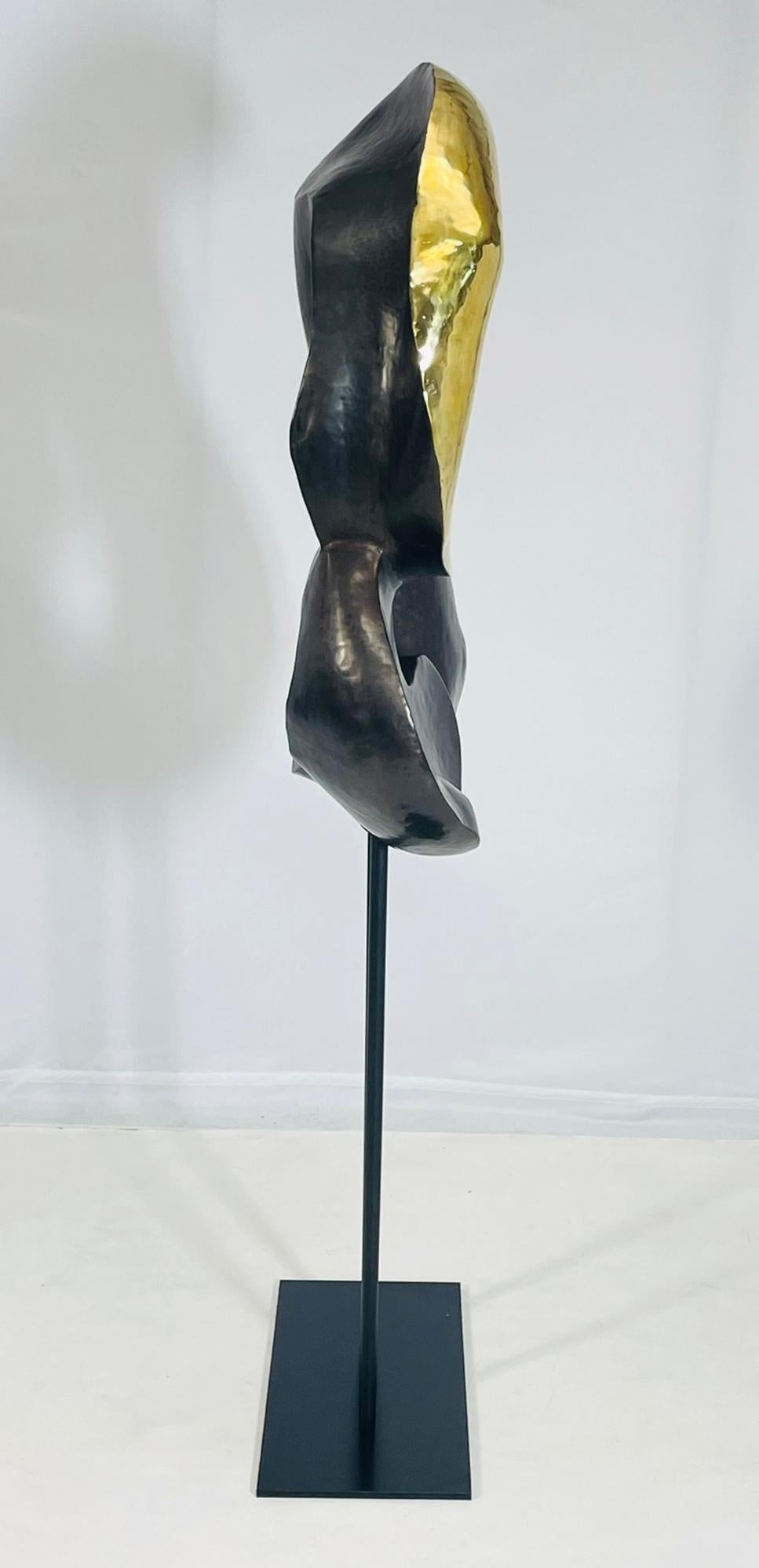 Americano Figurativo unico nel suo genere  Scultura da terra in ottone massiccio, USA 21° secolo in vendita
