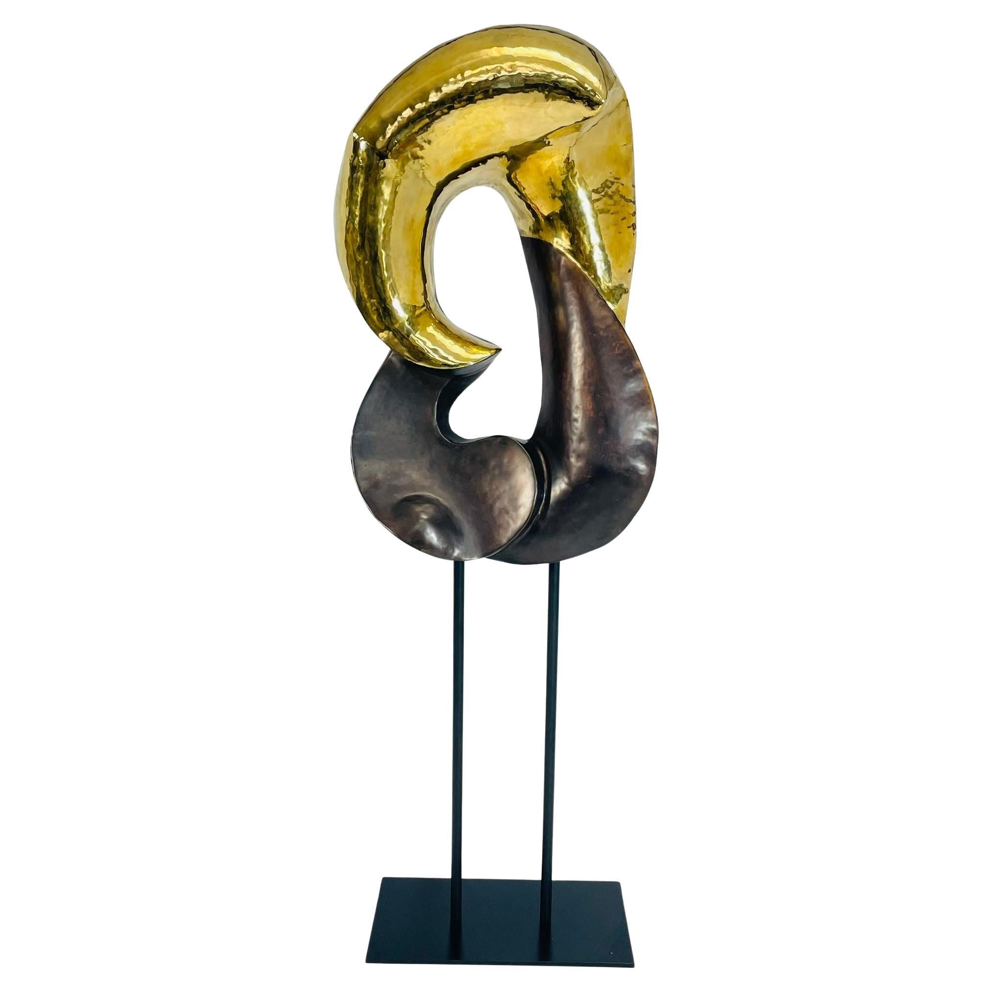 Figurativo unico nel suo genere  Scultura da terra in ottone massiccio, USA 21° secolo