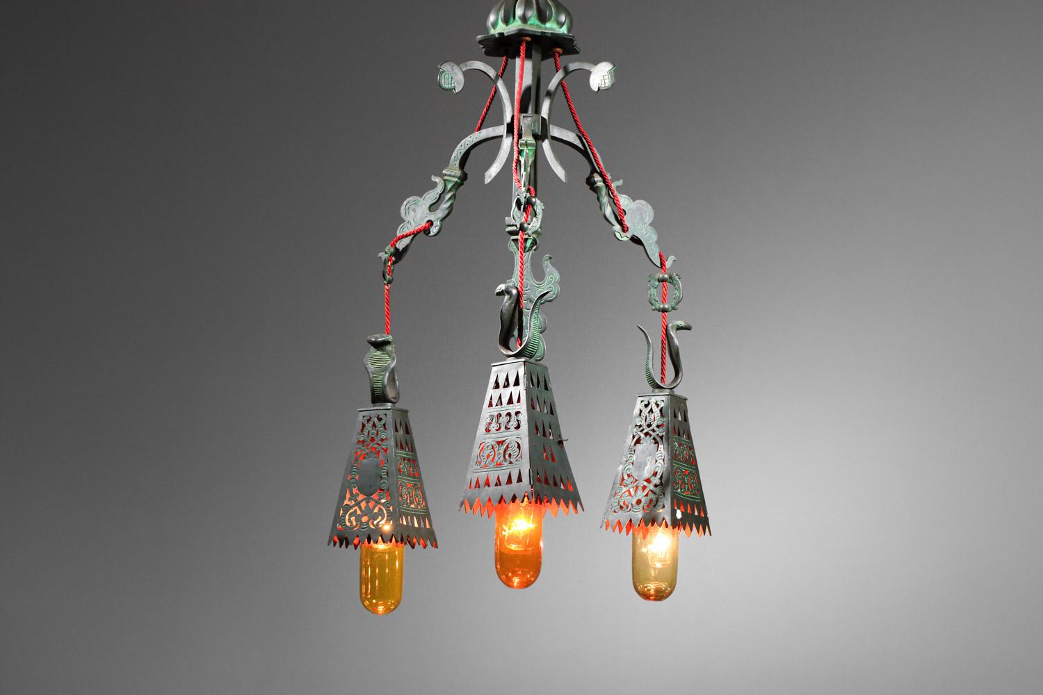 One-of-a-kind French chandelier orientalist decor from the 1940s chased bronze  For Sale 3