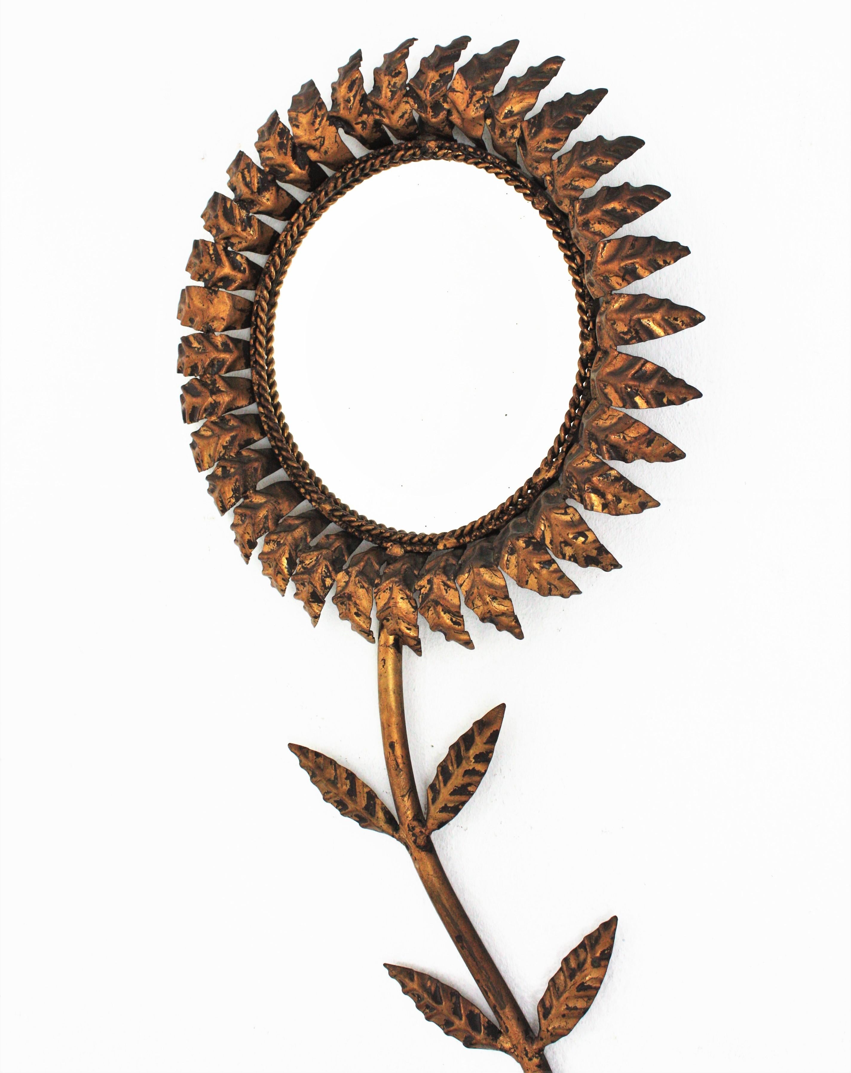 French Sunburst Flower Mirror Wall Decoration, Gilt Iron In Good Condition For Sale In Barcelona, ES