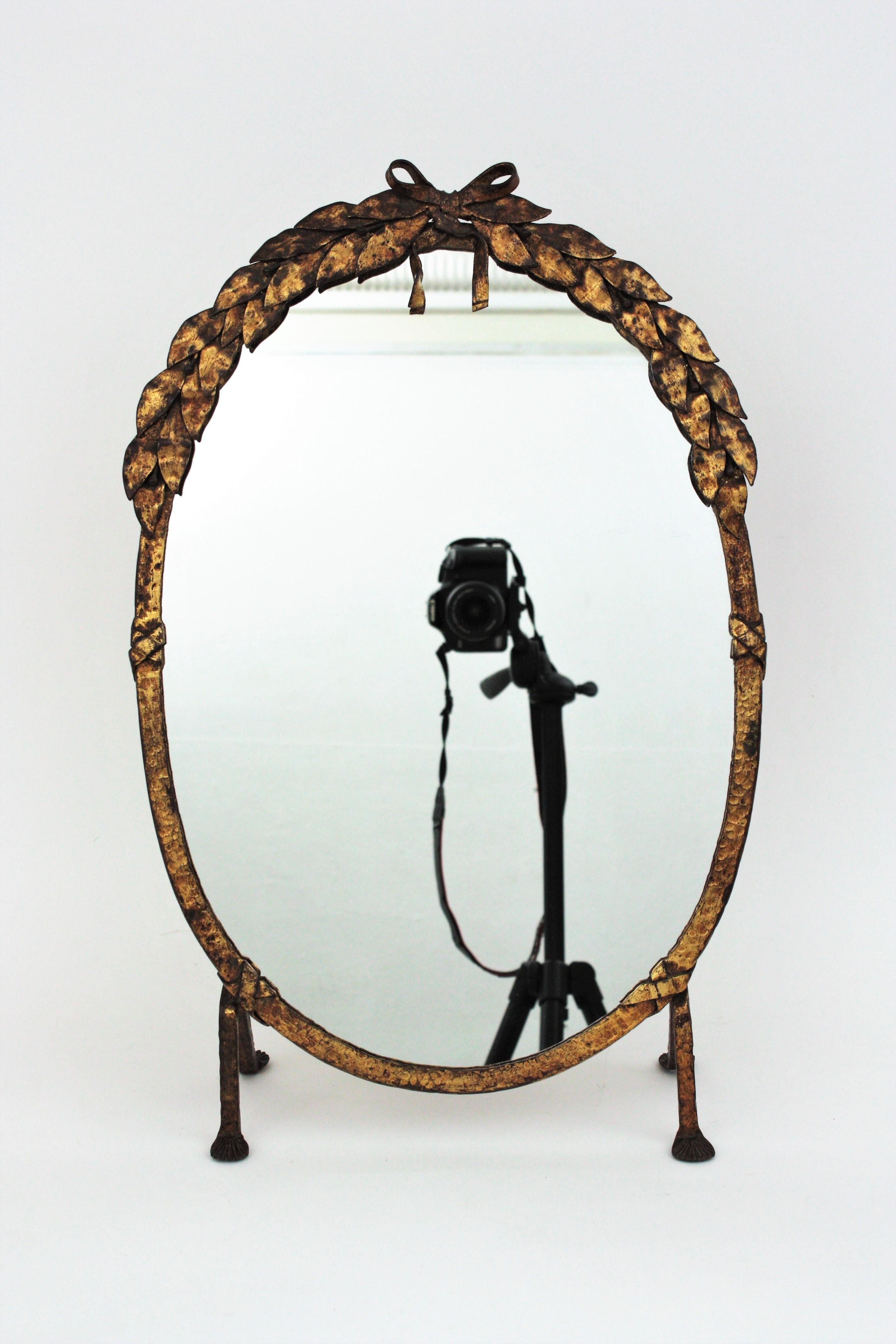 Miroir de coiffeuse français en fer forgé à la main doré, années 1940 en vente 1