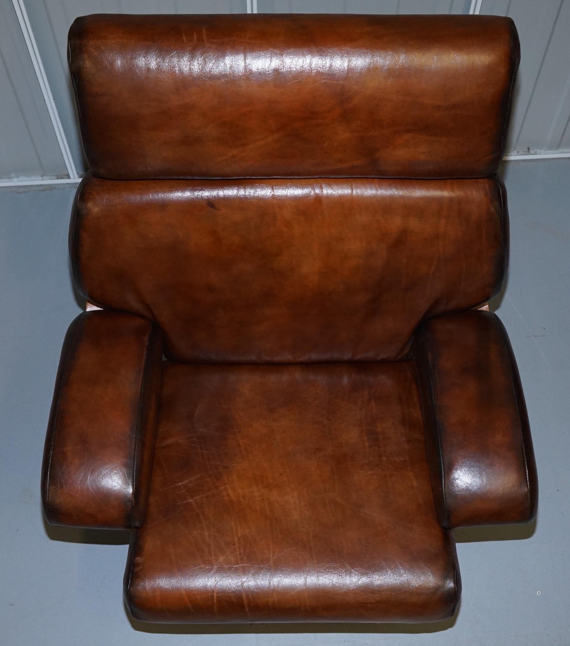 Anglais Fauteuil G-Plan unique en son genre, entièrement restauré, en cuir brun teinté à la main en vente