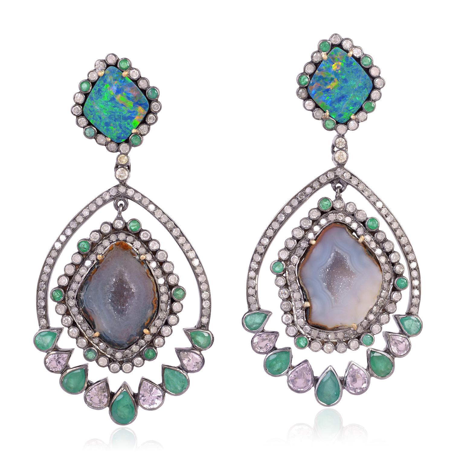 Taglio misto Orecchini Geode con diamante opale e smeraldo da 18,3 carati in vendita