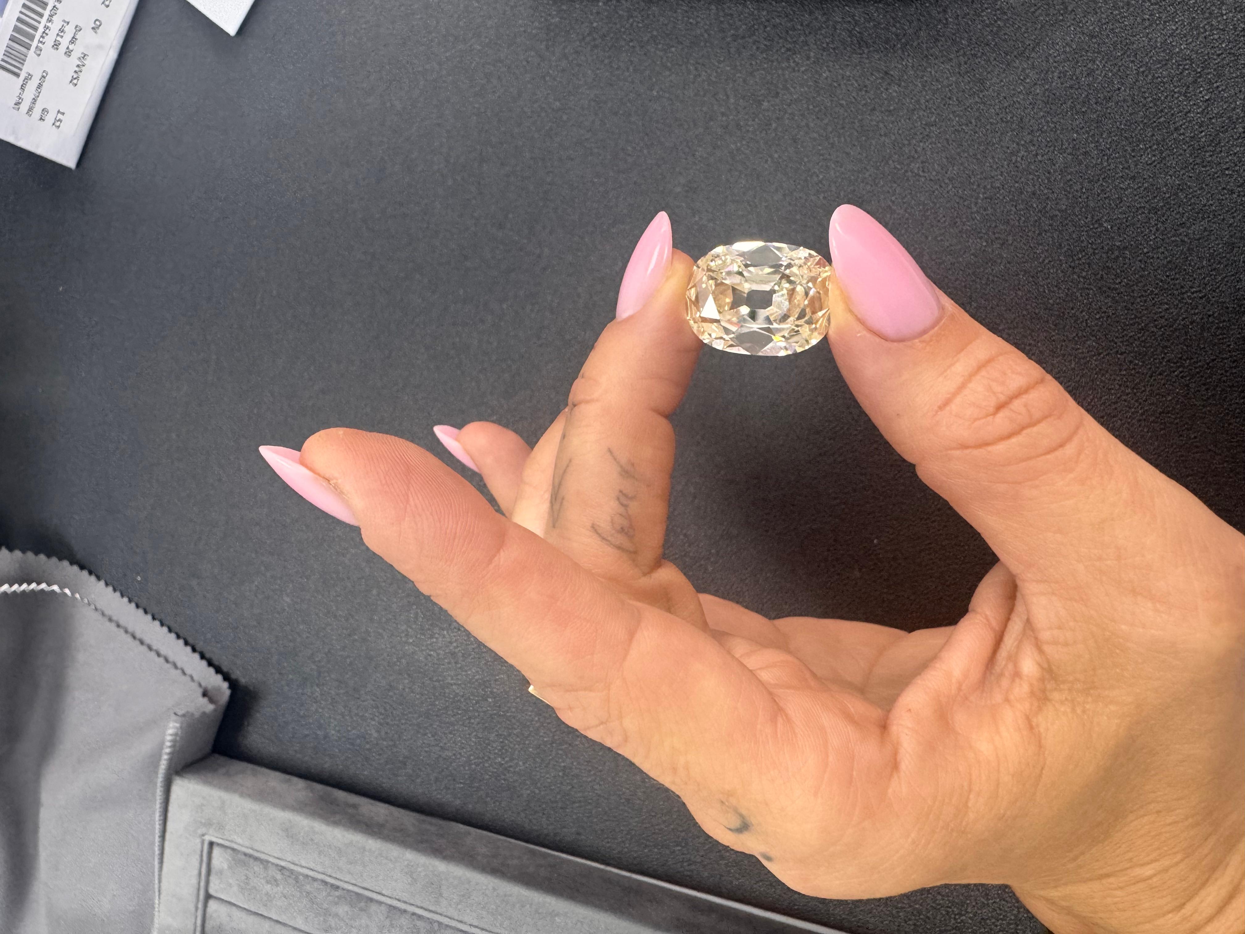 Ottagono Unico nel suo genere, l'anello Cocktail con diamanti da 7 carati certificati GIA in vendita