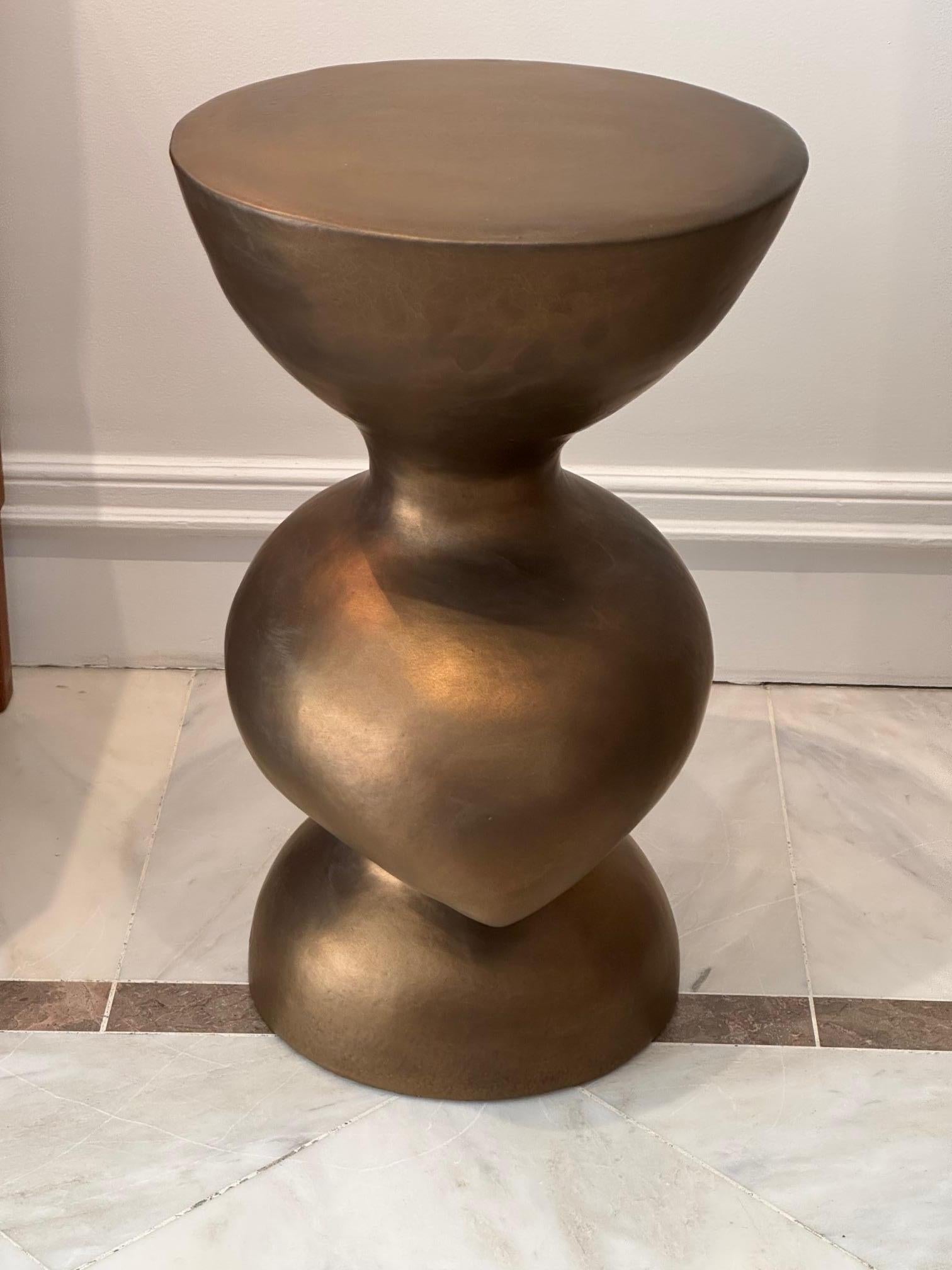 Tabouret ou table d'appoint unique en céramique émaillée dorée signé par Dalo Excellent état - En vente à Paris, FR