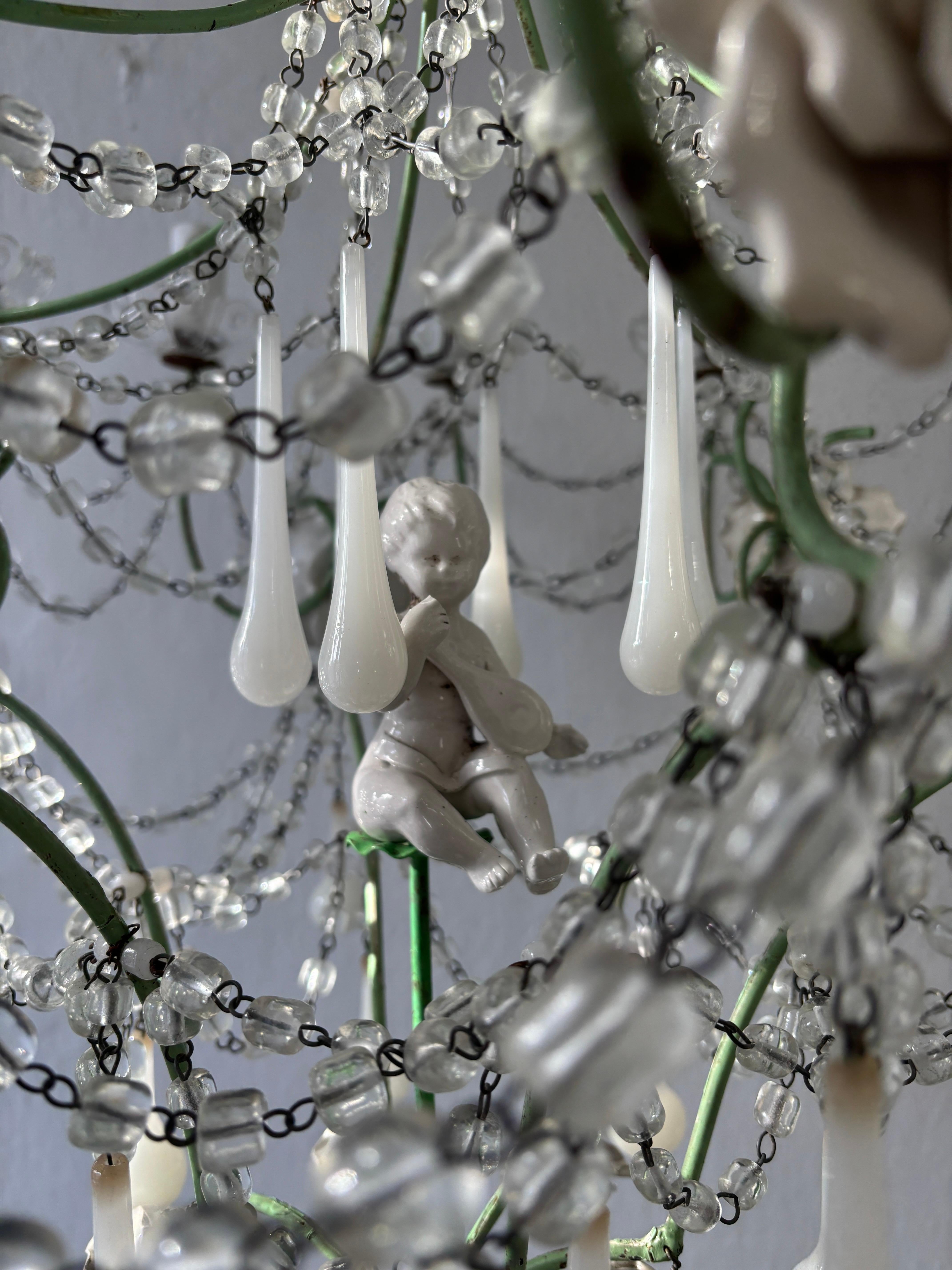 Cristal Lustre unique en cristal de chérubin avec roses opalines vertes et blanches 12 Lights en vente