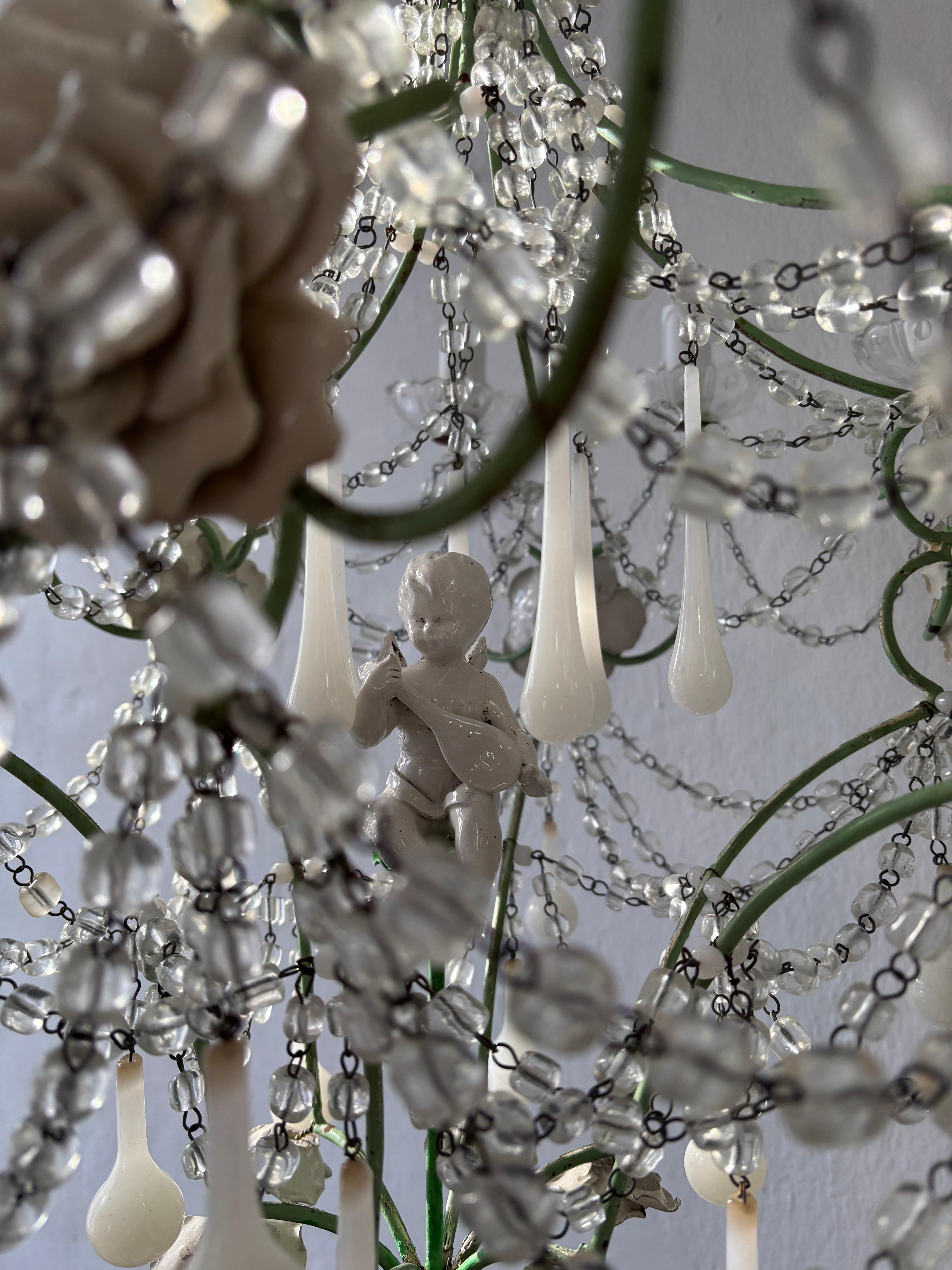Lustre unique en cristal de chérubin avec roses opalines vertes et blanches 12 Lights en vente 1