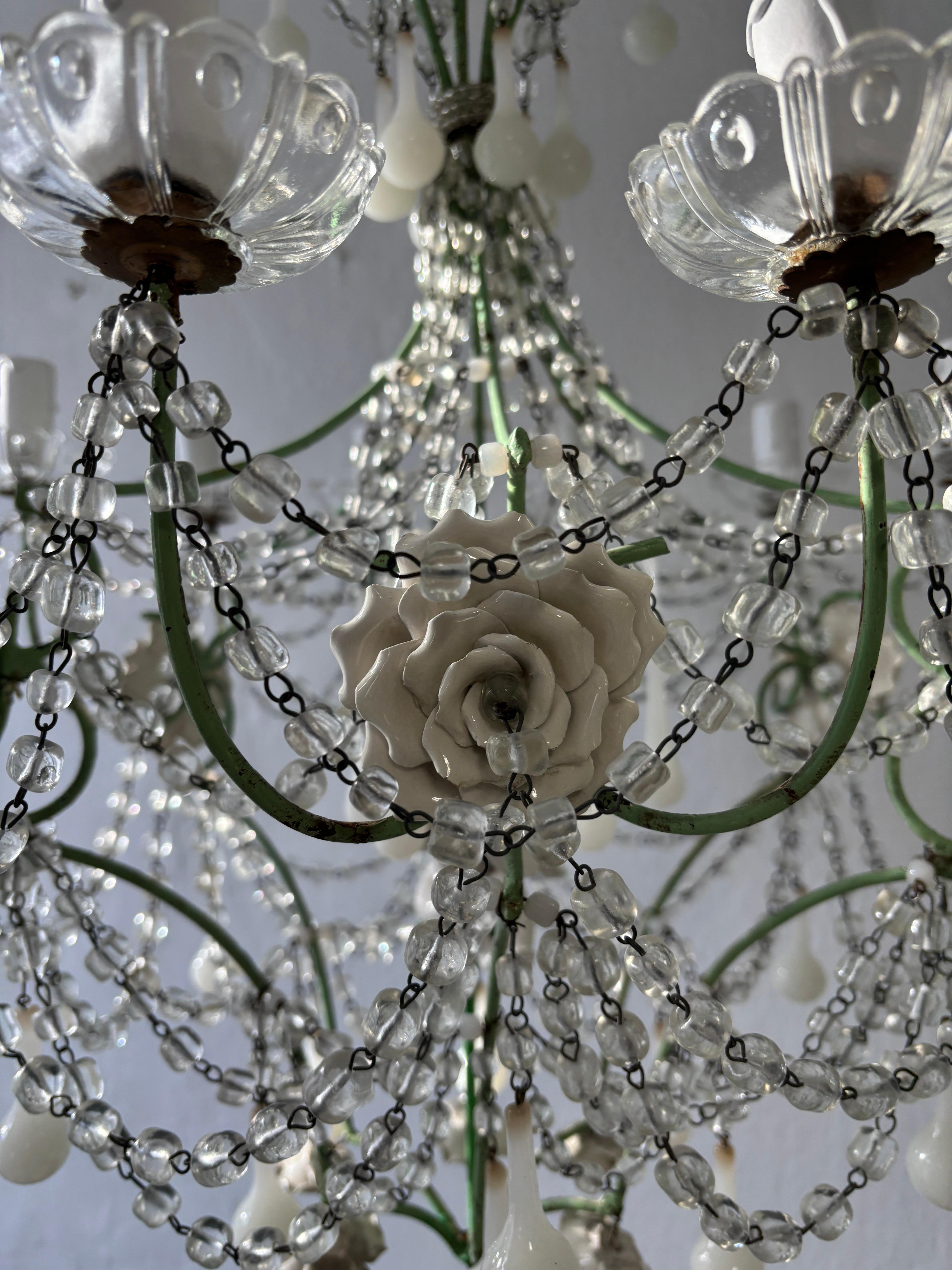 Lustre unique en cristal de chérubin avec roses opalines vertes et blanches 12 Lights en vente 2