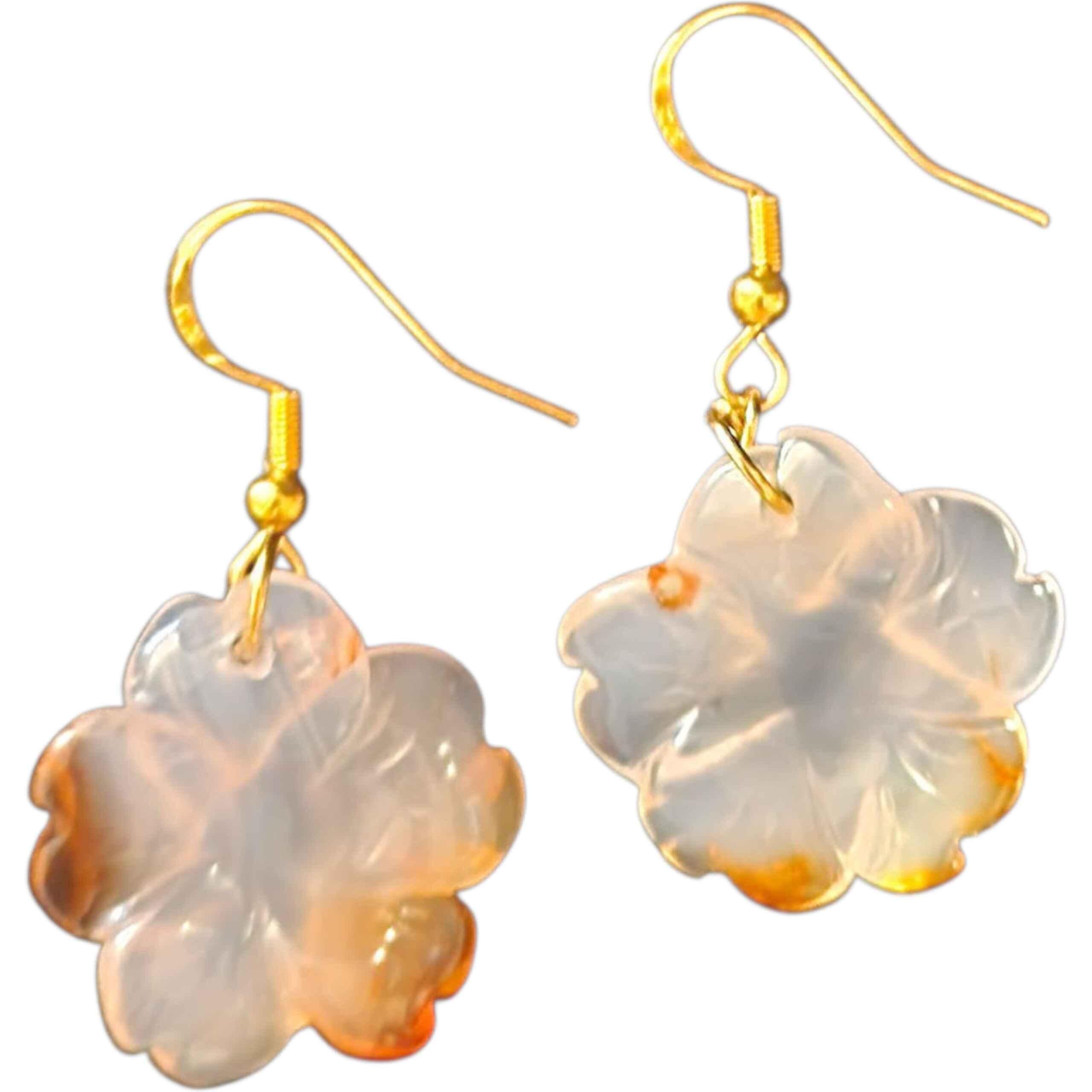 Einzigartige handgeschnitzte Achatblüten-Ohrringe, Vintage By (Retro) im Angebot