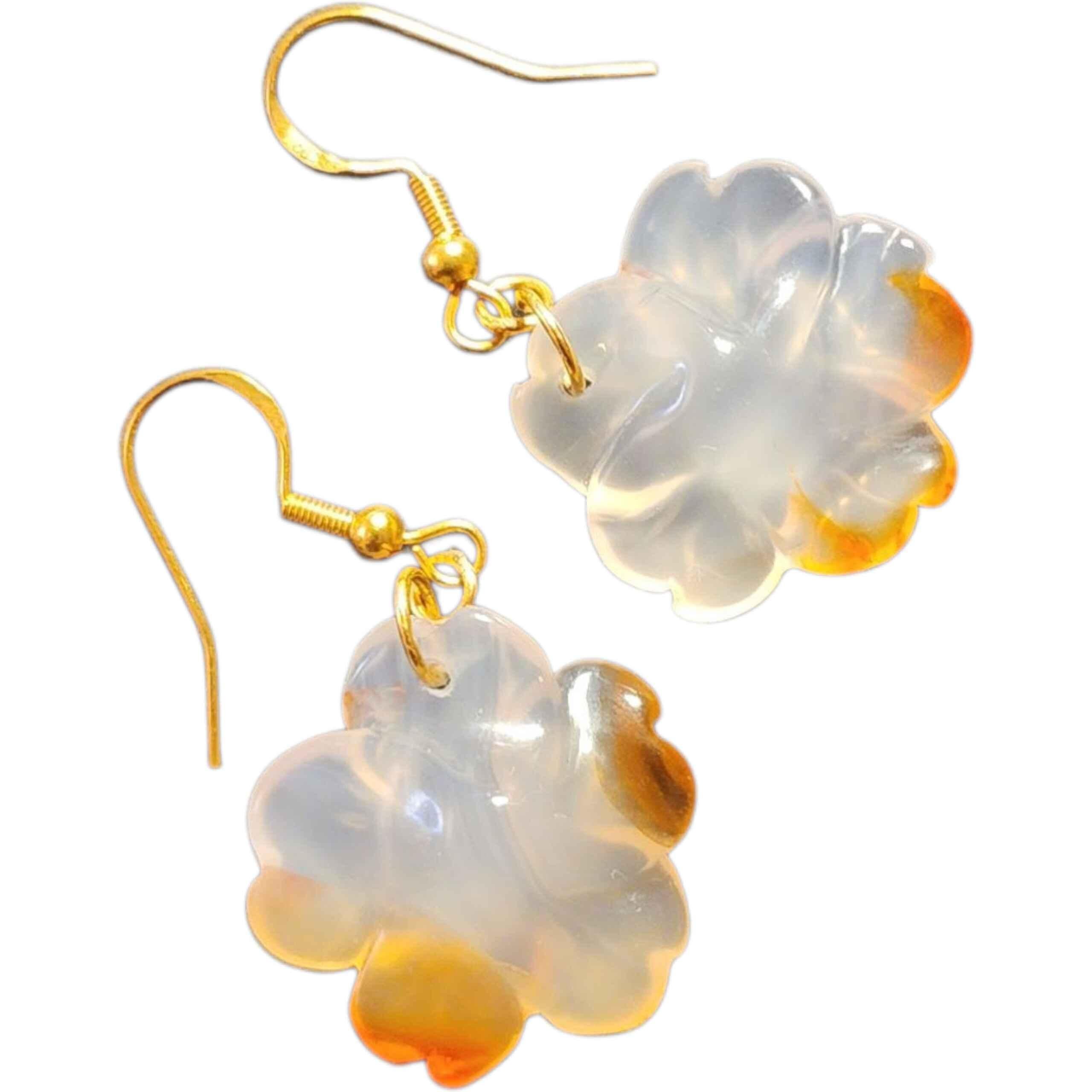 Einzigartige handgeschnitzte Achatblüten-Ohrringe, Vintage By (Rundschliff) im Angebot