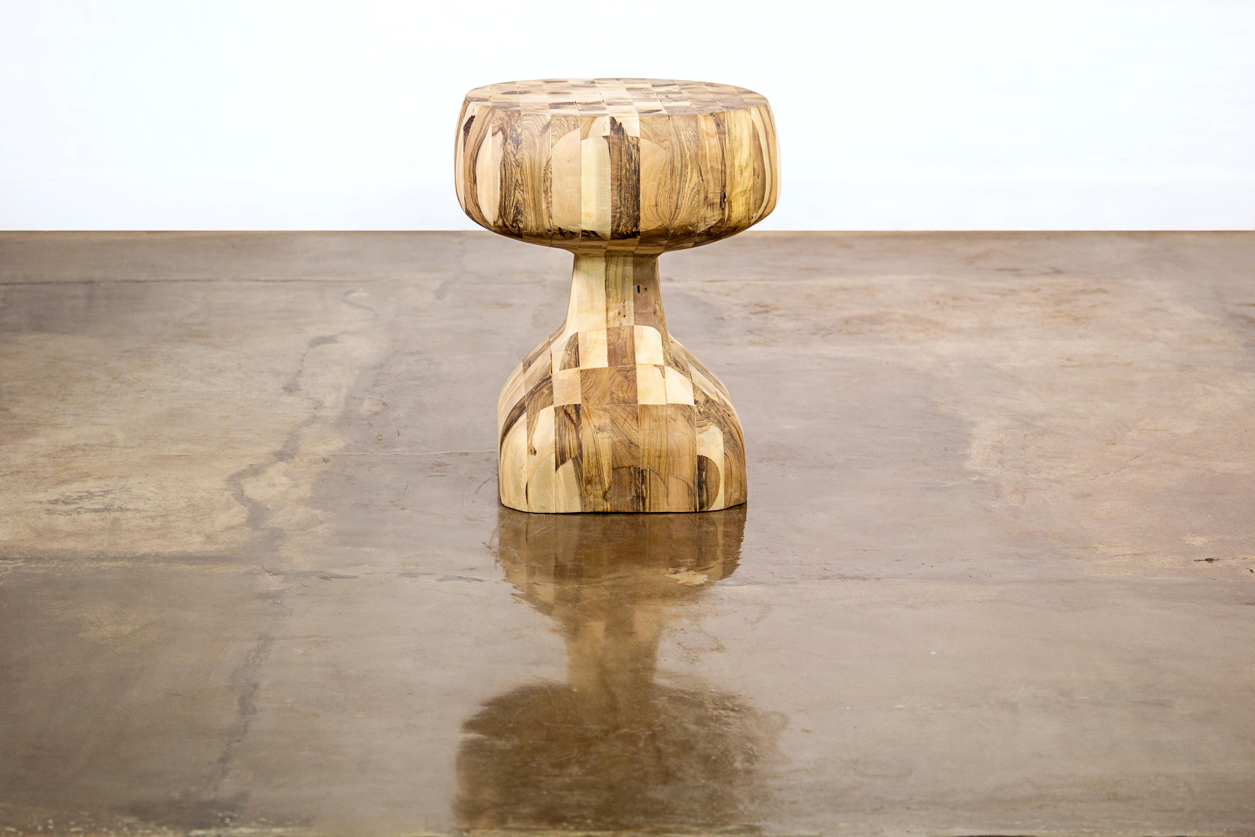 Table de cocktail en bois massif sculpté de Costantini, Caliz Maccelaio, en stock en vente 5