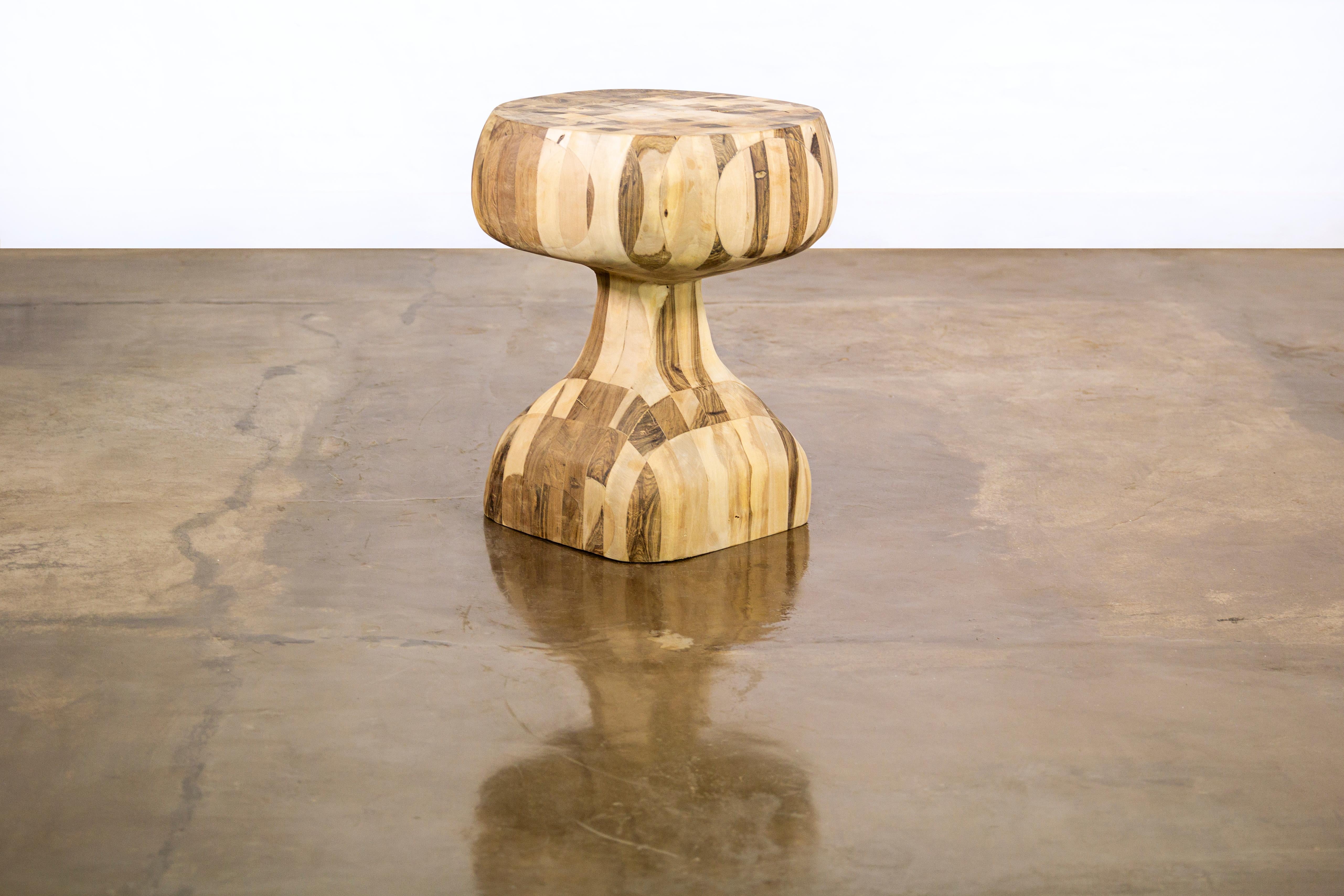 Table de cocktail en bois massif sculpté de Costantini, Caliz Maccelaio, en stock en vente 6
