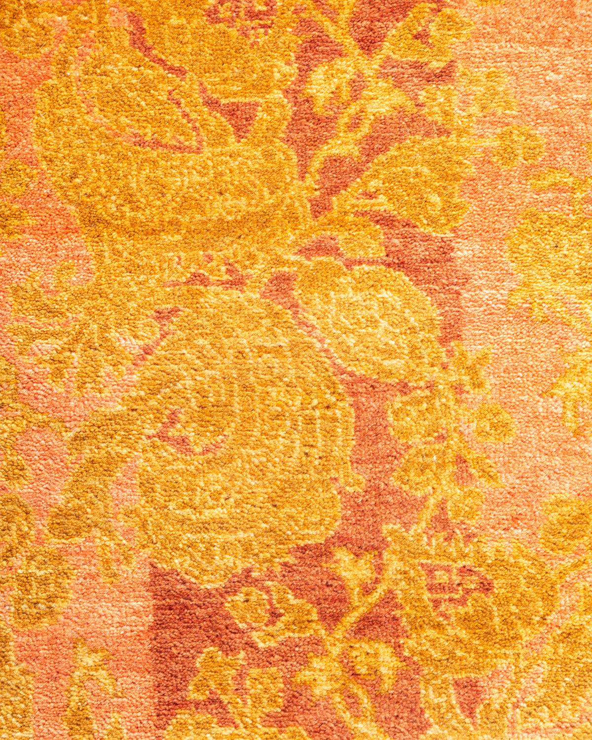 Pakistanais Tapis rose moghol abstrait noué à la main, unique en son genre en vente