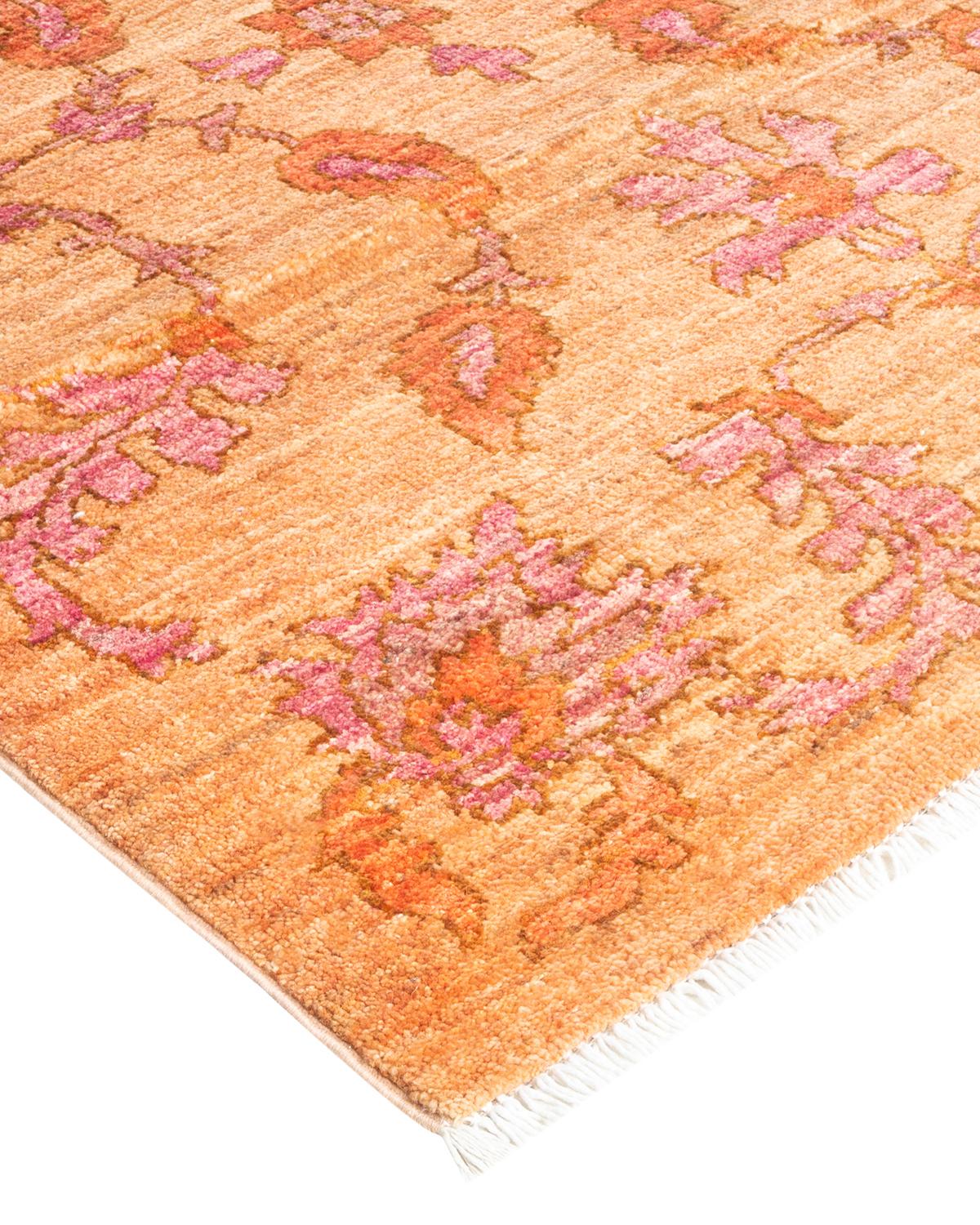 Die Oushak-Teppiche, die ihren Ursprung vor Jahrhunderten in der heutigen Türkei hatten, sind seit langem für ihre komplizierten Muster, ihre üppigen, aber dezenten Farben und ihren weichen Glanz begehrt. Diese Teppiche setzen diese Tradition fort.
