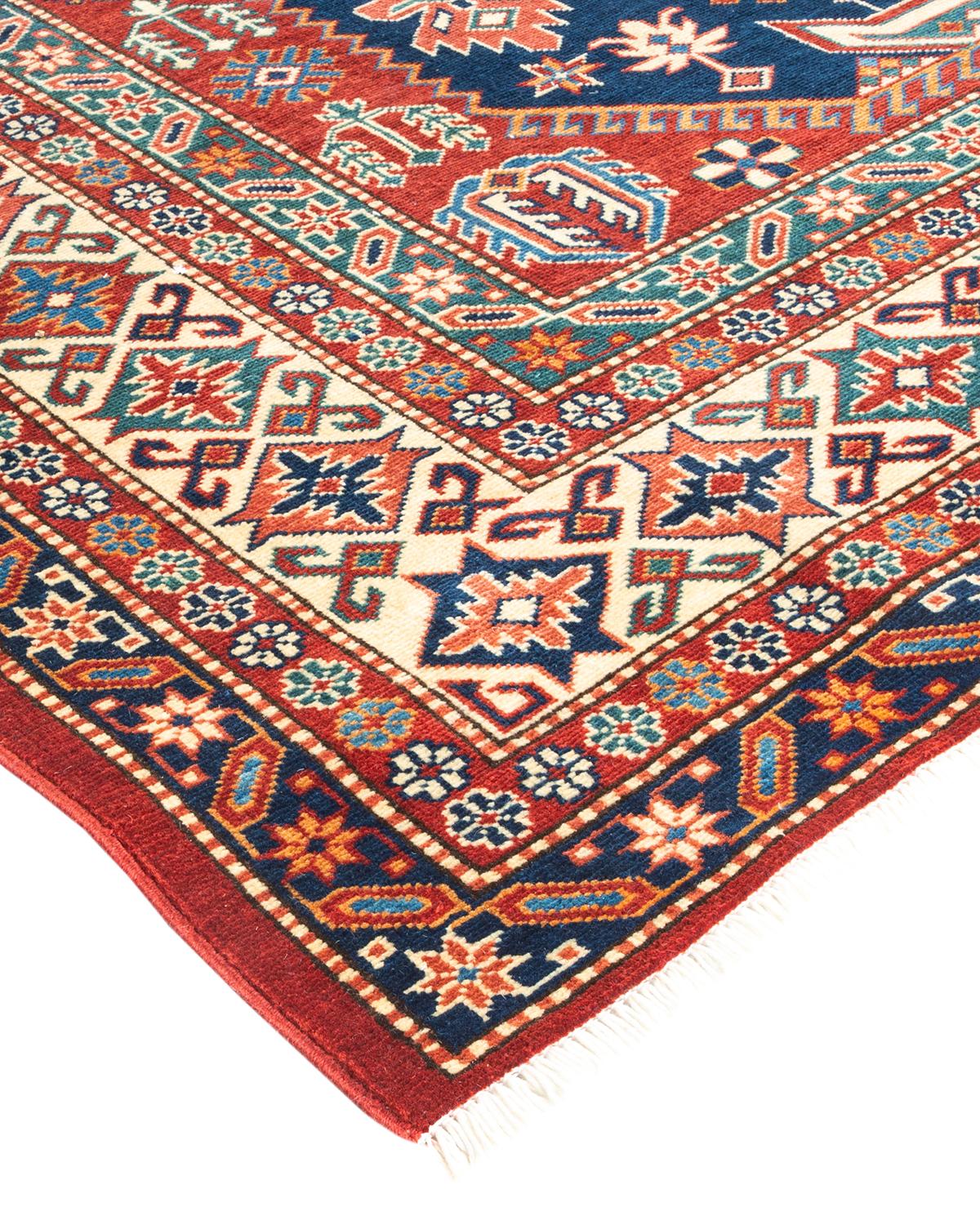 La riche tradition textile de l'Afrique occidentale a inspiré la collection Tribal de tapis noués à la main. Incorporant un mélange de motifs géométriques, dans des palettes allant de la terre à la vivacité, ces tapis apportent un sentiment
