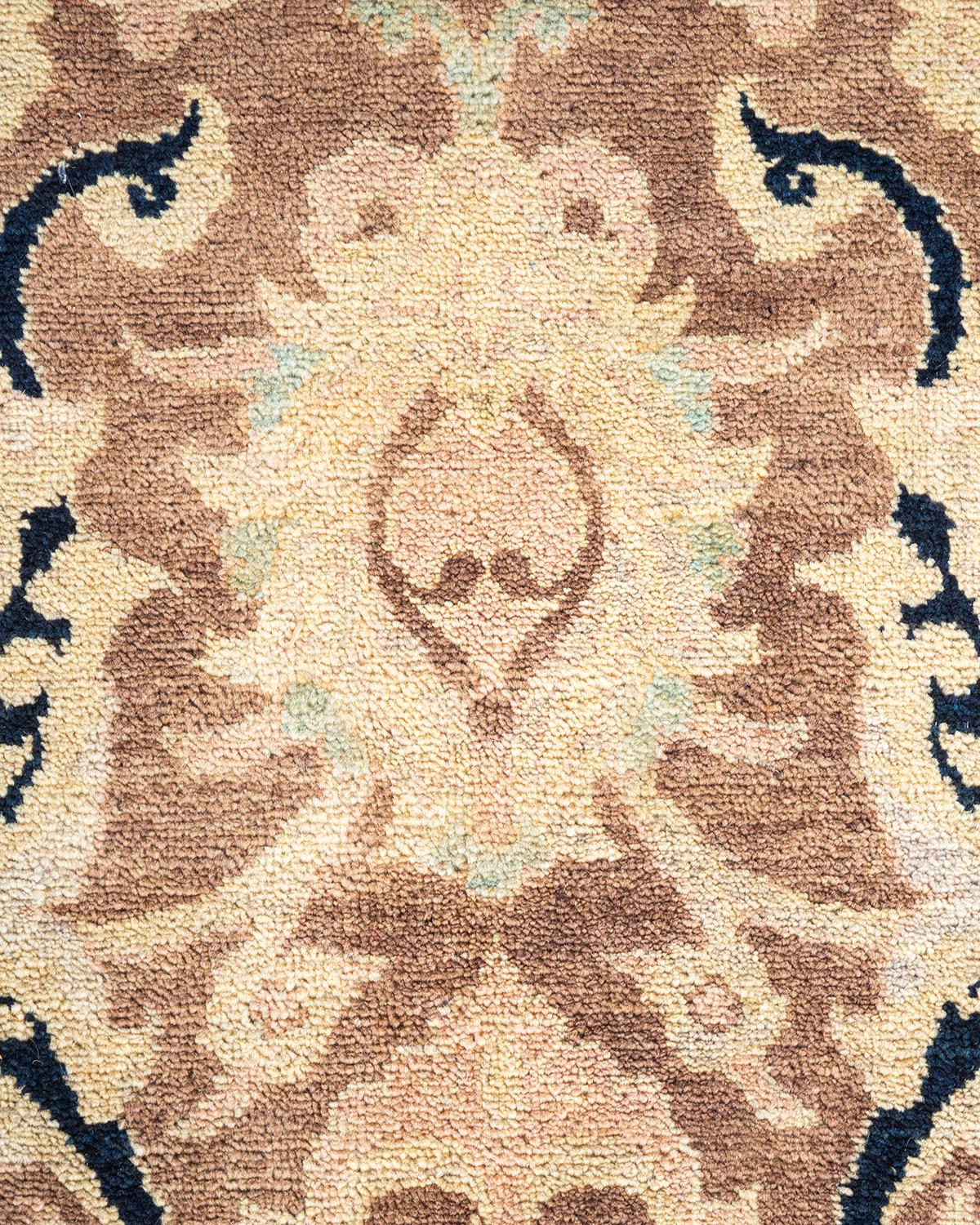 Alfombra contemporánea floral ecléctica marrón anudada a mano, única en su género Pakistaní en venta