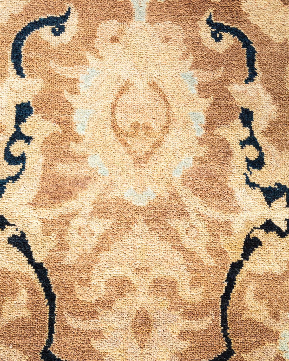 Pakistano Tappeto contemporaneo floreale eclettico marrone, unico nel suo genere, annodato a mano in vendita